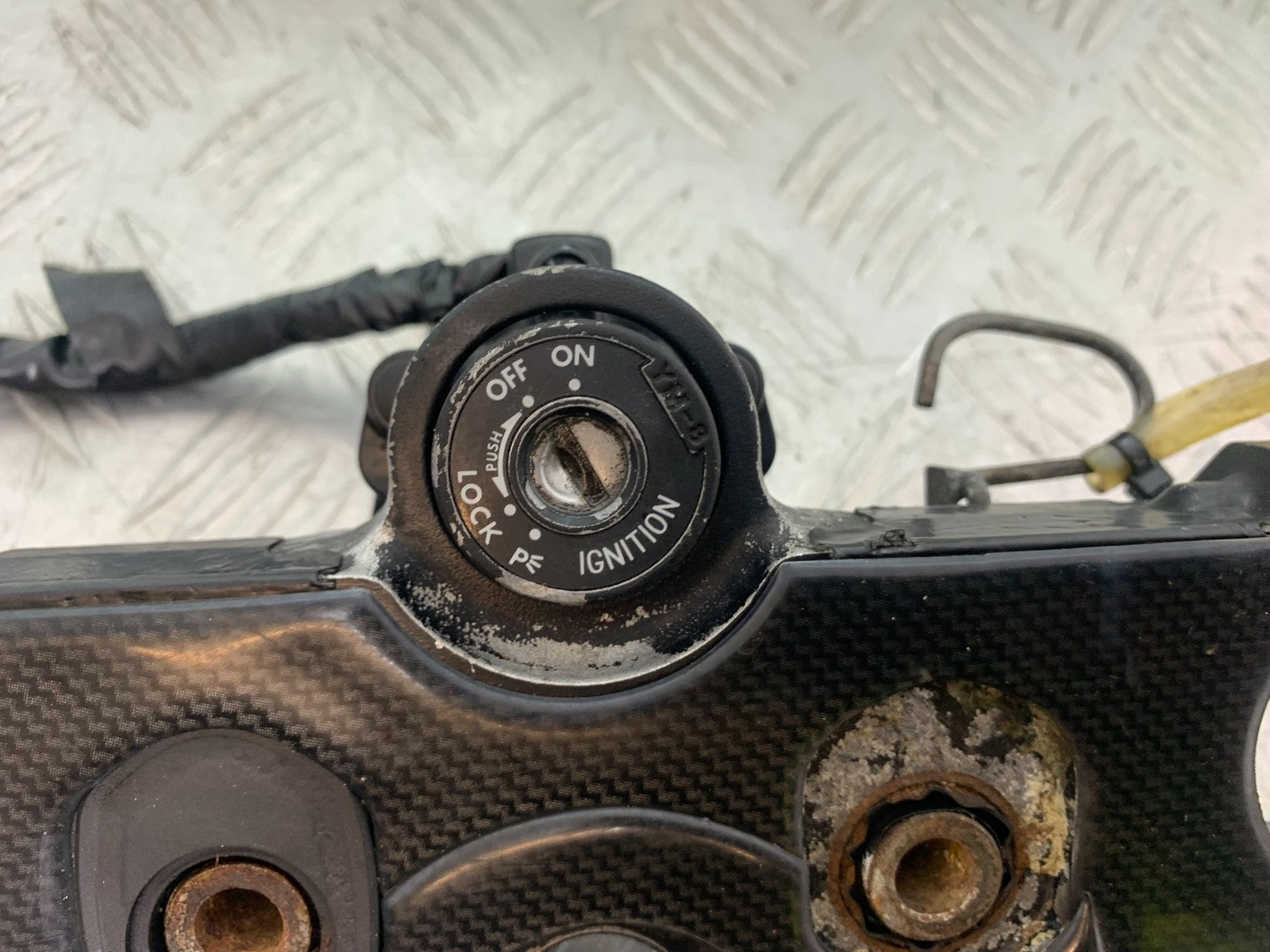 YAMAHA FZS1000 FAZER LOCKS AND KEY  YEAR 2001-05 (CMB1275)