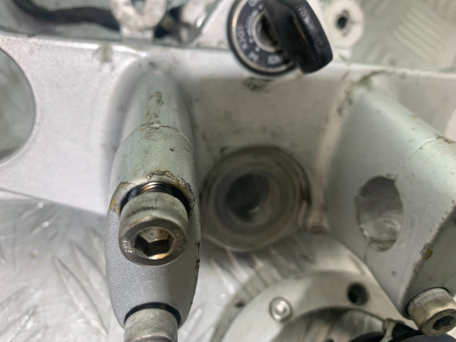 SUZUKI GSX750 INAZUMA LOCKS AND KEY YEAR 1998-2003 (CMB1308)
