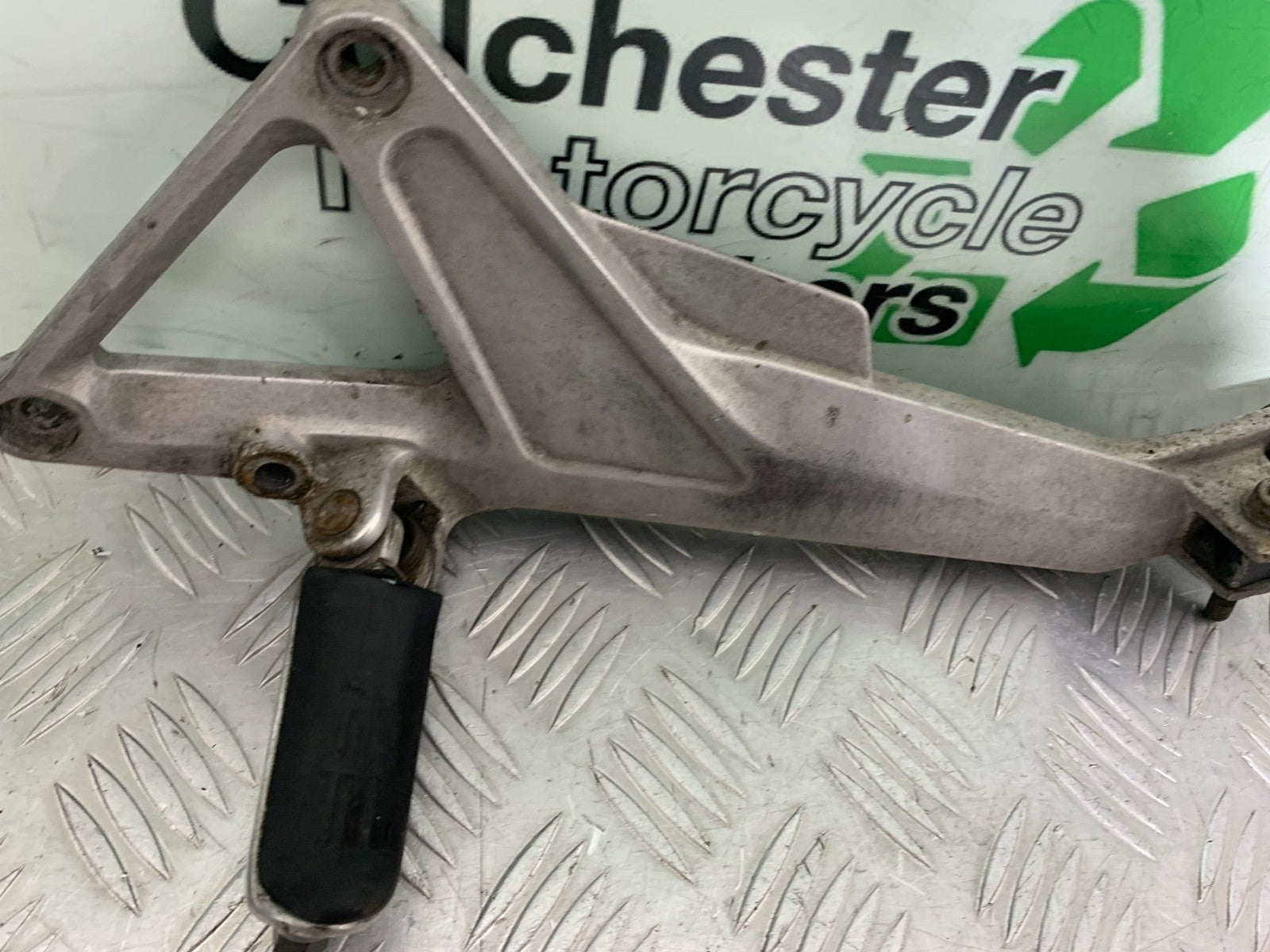 HONDA CB600 CB 600 HORNET LEFT HANGER  YEAR 1998-2002 (CMB1297)