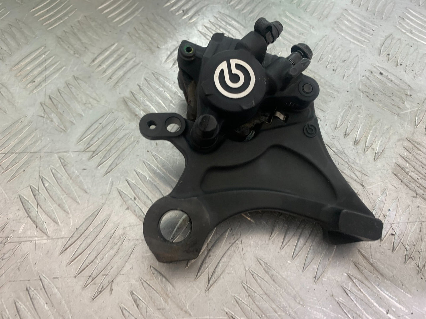 TRIUMPH 675 STREET TRIPLE REAR CALIPER AND BRACKET   2013-2016 (CMB1186)