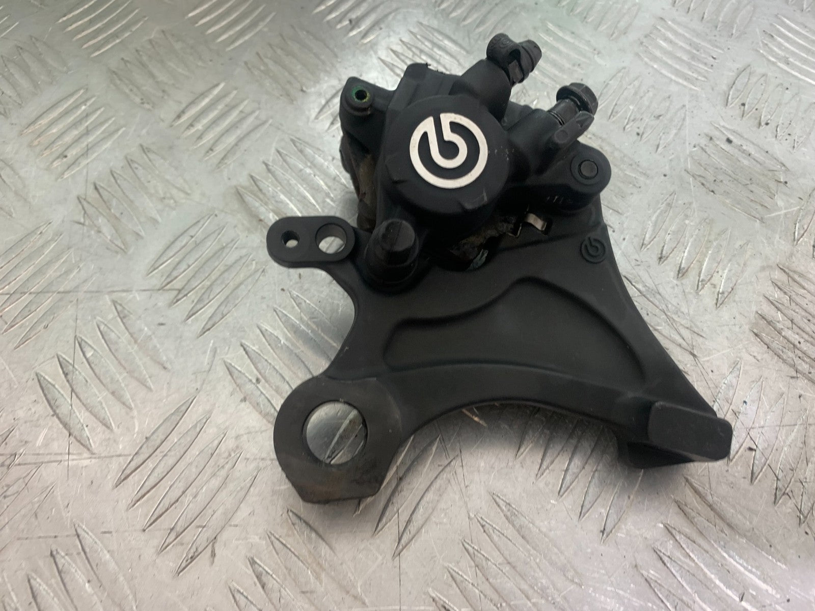 TRIUMPH 675 STREET TRIPLE REAR CALIPER AND BRACKET   2013-2016 (CMB1186)