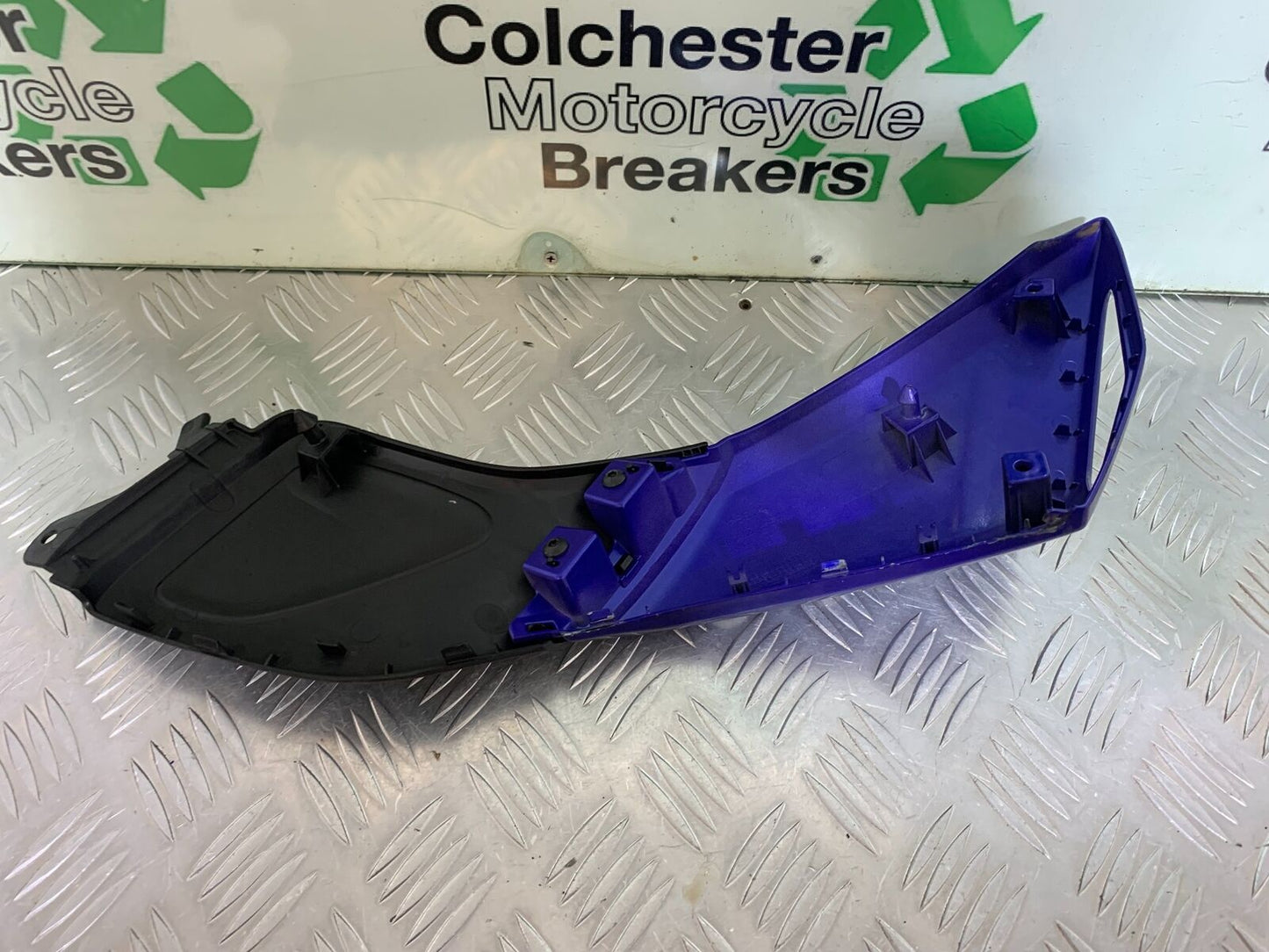 YAMAHA MT 125 MT125 RIGHT TANK PANEL   YEAR 2021-2024 ABS (CMB1010)