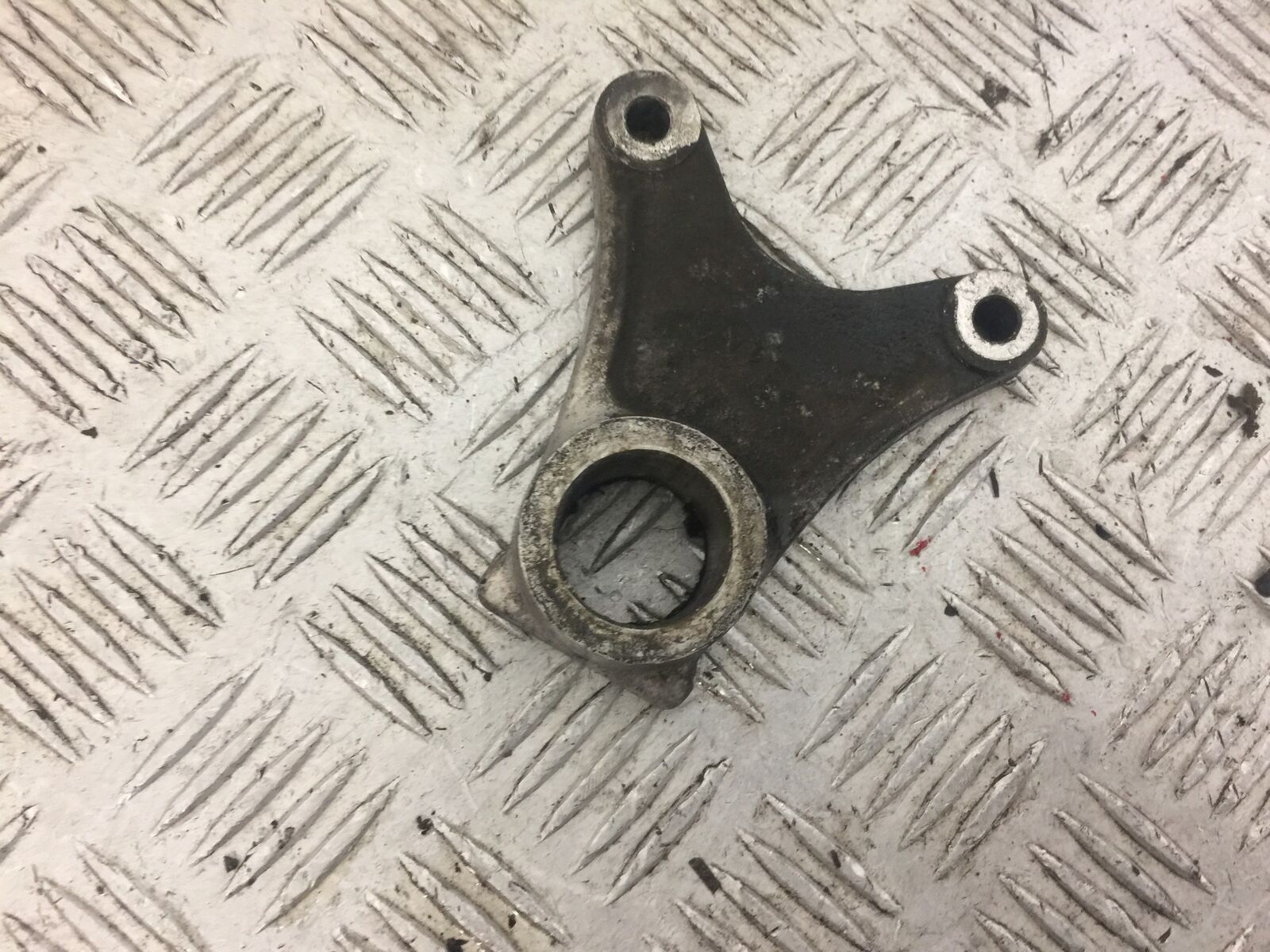 SUZUKI GSXR1000 K1 K2 REAR CALIPER BRACKET  YEAR 2001 (STOCK NO 644)