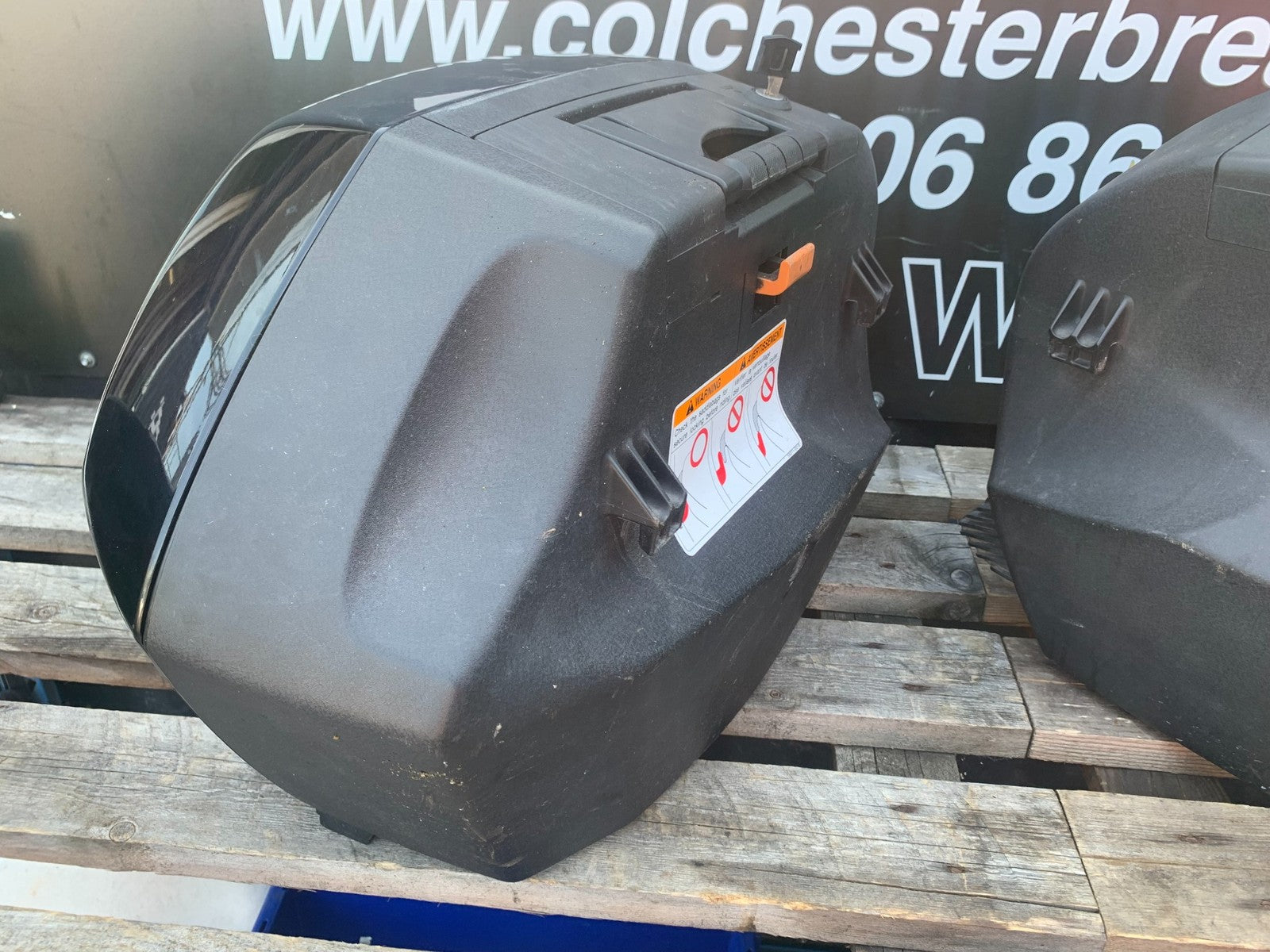 KAWASAKI GTR1400 GTR 1400 PANNIERS RAILS 1X KEY   YEAR 2007-2009 (CMB1174)