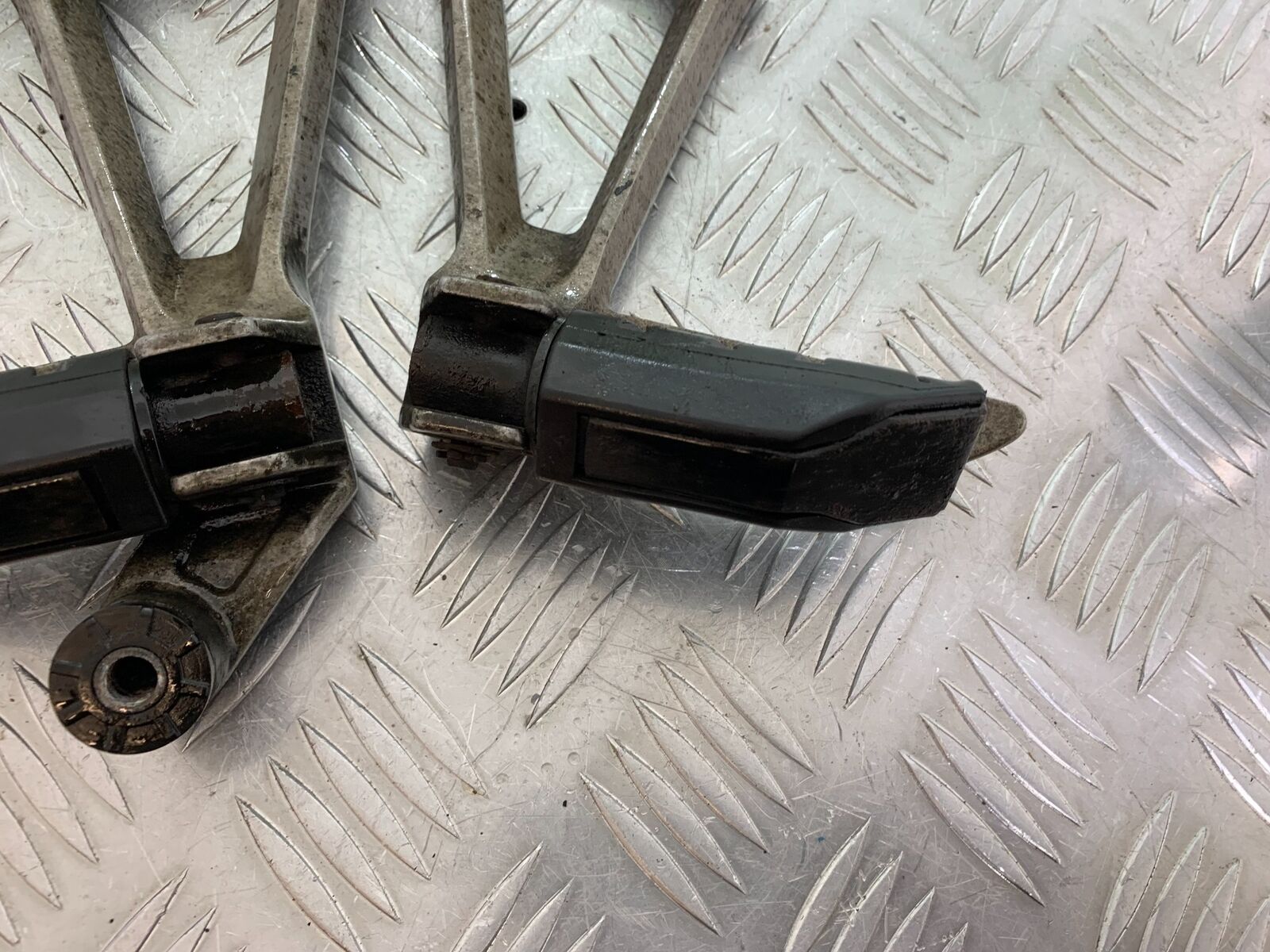 HONDA CBR500R CBR 500 R REAR HANGERS AND PEGS  YEAR 2012-16 (CMB1048)