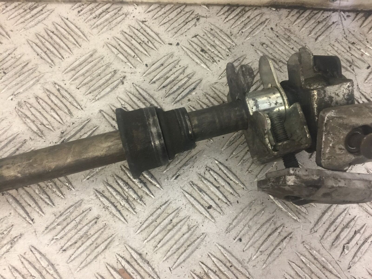 SUZUKI DL 650 V-STROM REAR WHEEL SPINDLE YEAR 2017 (STOCK 638)