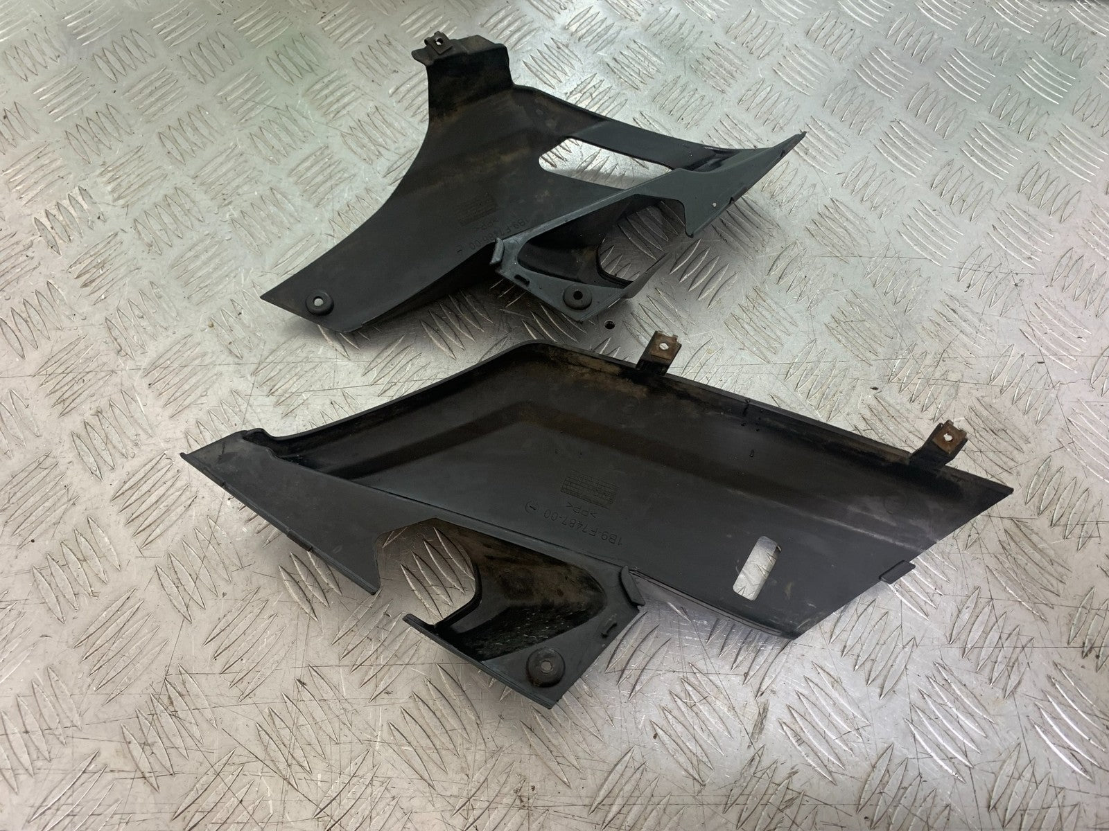 YAMAHA XMAX 250 XMAX 250 LEFT AND RIGHT INFILL COVERS YEAR 2006-09 (CMB1201)