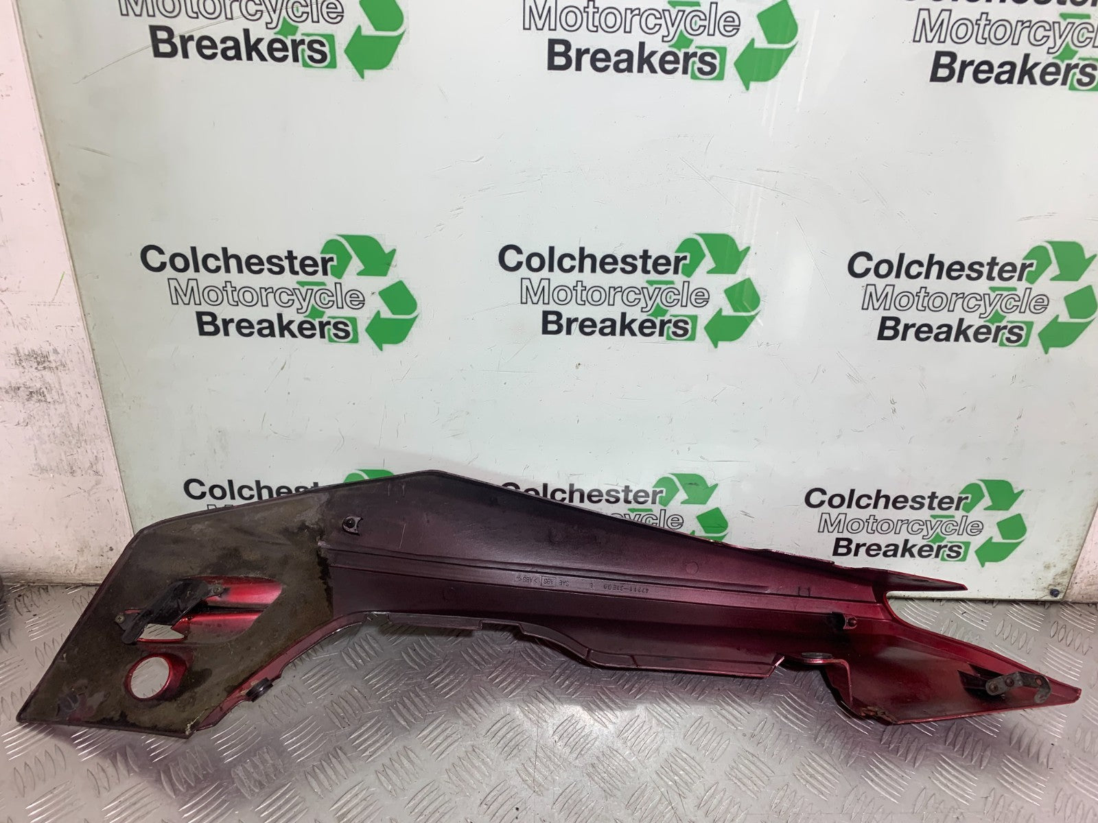 SUZUKI RF900 RF 900 LEFT SEAT PANEL YEAR 1994-1999 CMB1326