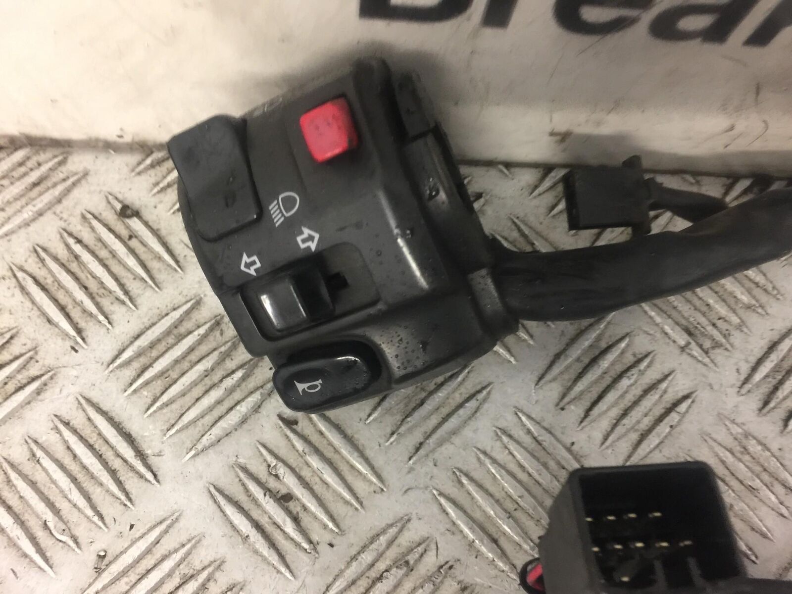 KAWASAKI ER6 F LEFT SWITCH GEAR YEAR 2006-2008 STOCK 401)