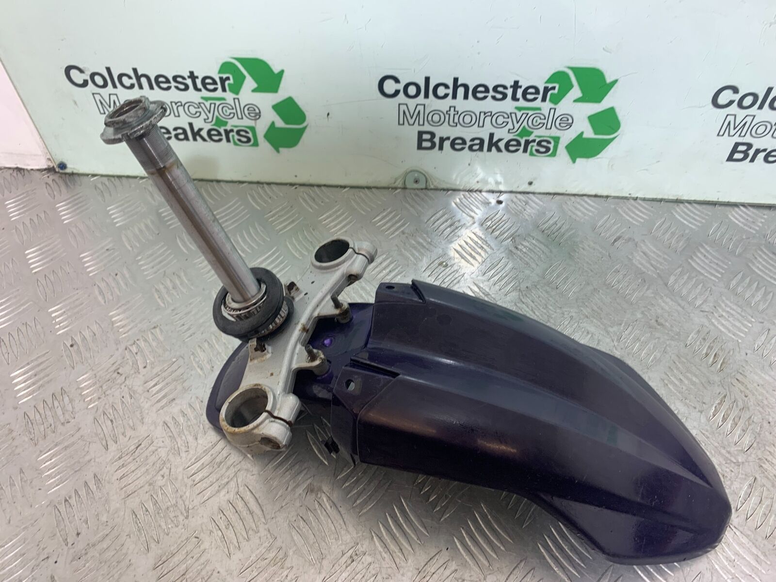 YAMAHA XT125 X XT 125 X FRONT MUDGUARD AND YOKE   2005-2011 (CMB1097)