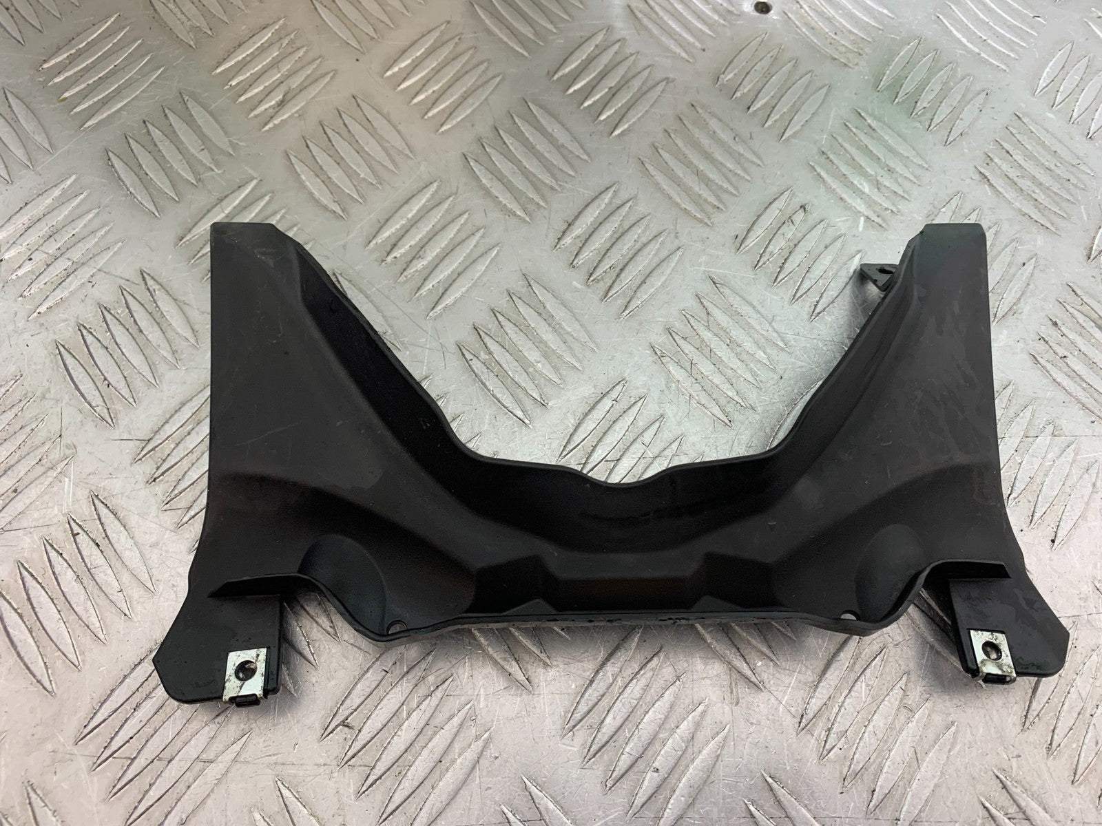 YAMAHA YZF-R125 YZF 125 SEAT PANEL JOINER INFILL YEAR 2019-2022 (CMB1263)