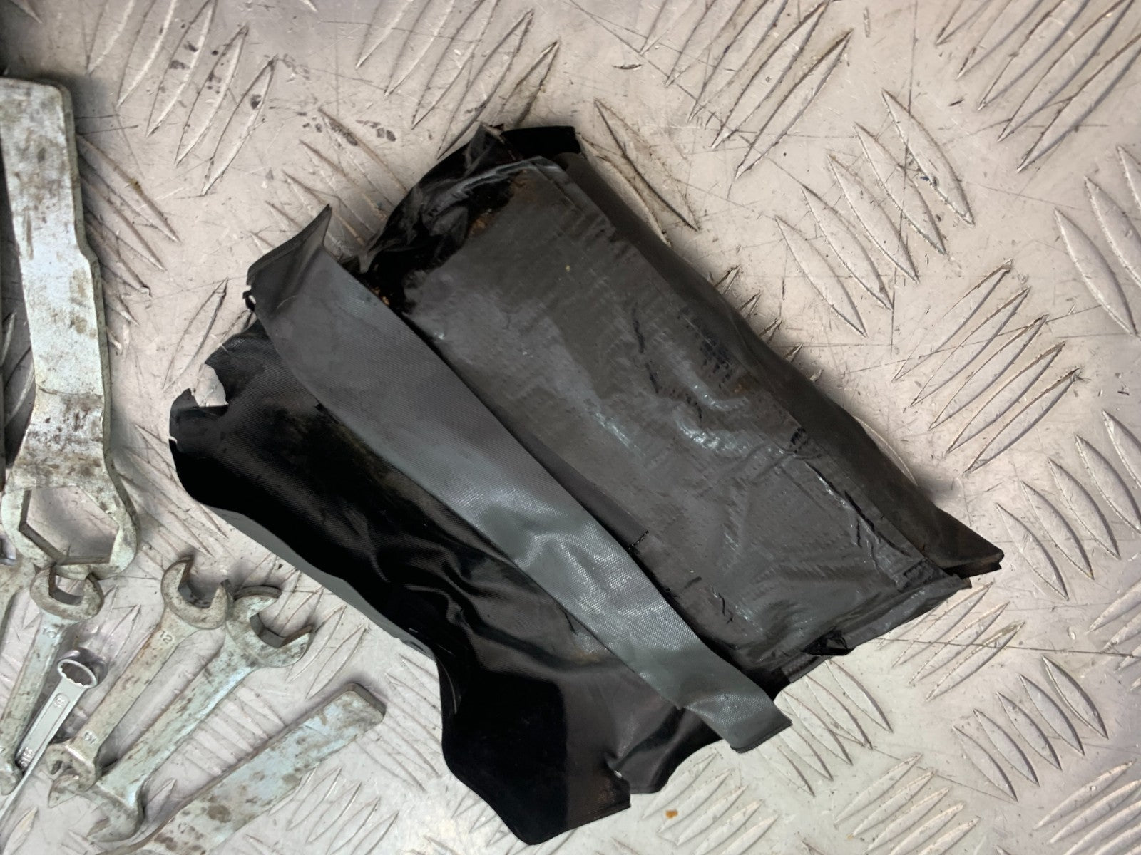 KAWASAKI ZX9R ZX9 R TOOL KIT YEAR 1998-1999 (CMB1329)