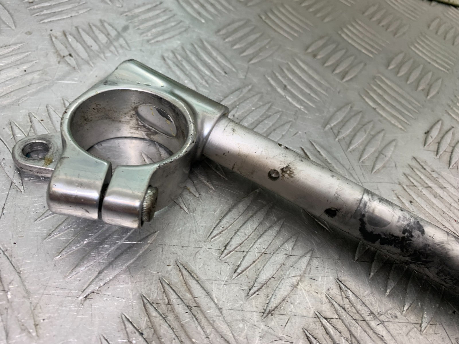 KAWASAKI ZX9R ZX9 R RIGHT HANDLEBAR  YEAR 1998-1999 (CMB1329)