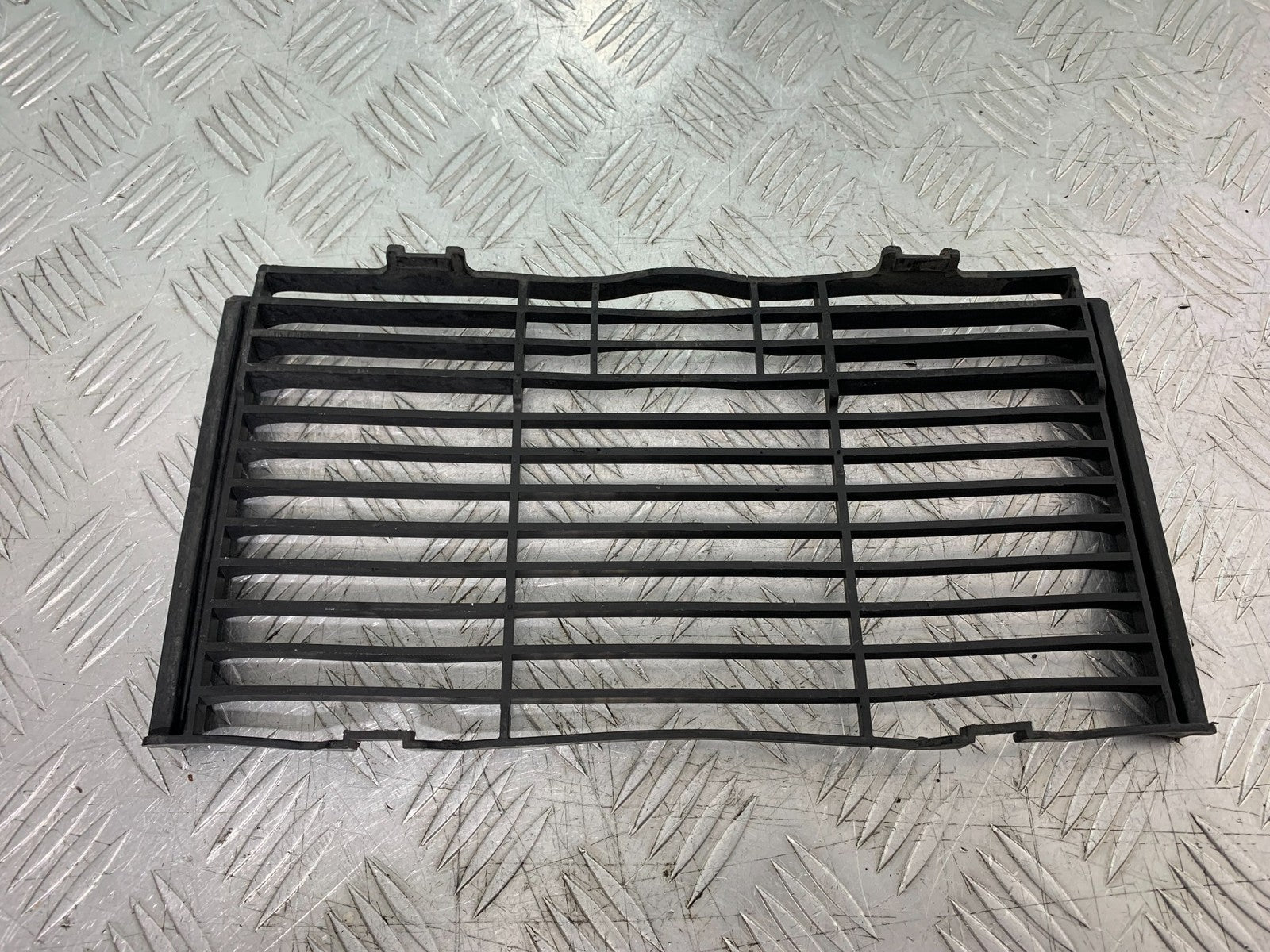 HONDA CB600 CB 600 HORNET RADIATOR GRILL    YEAR 1998-2002 (CMB1297)