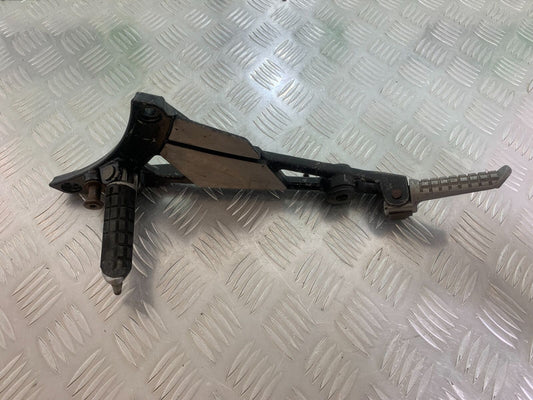 KAWASAKI ZR 750 ZEPHYR FRONT LEFT HANGER  YEAR 1991-95 (CMB1008)