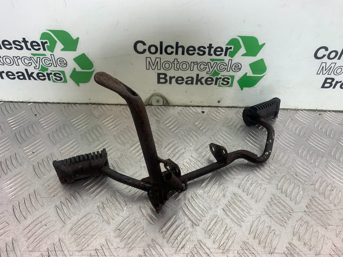 SUZUKI GP100 GP 100 FOOTPEG BAR   YEAR 1978-1988 (CMB1259)