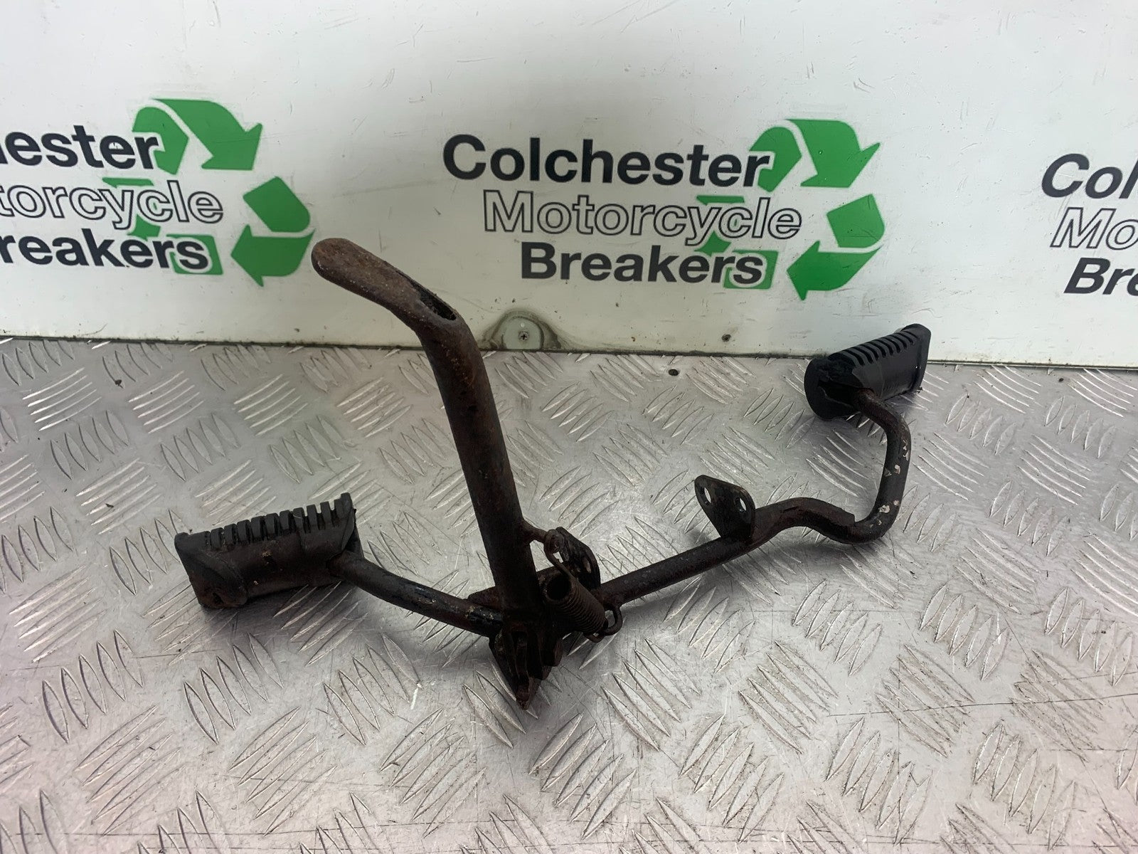 SUZUKI GP100 GP 100 FOOTPEG BAR   YEAR 1978-1988 (CMB1259)
