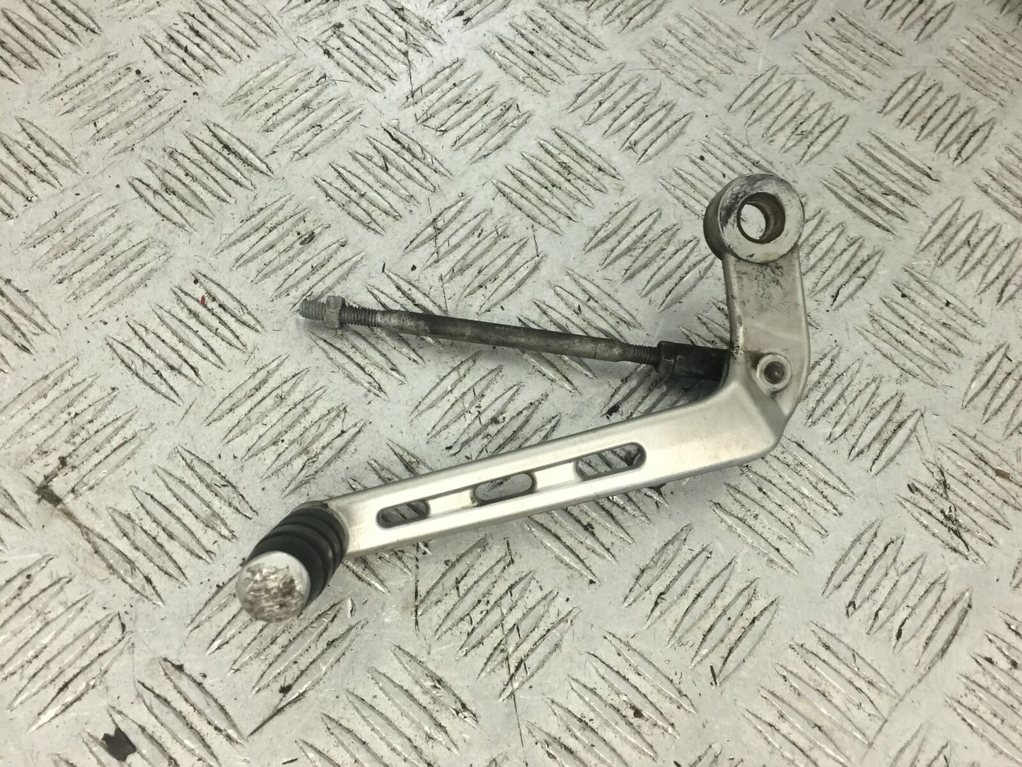 TRIUMPH 1050 SPEED TRIPLE GEAR LEVER YEAR 2012-2015 (STOCK 752)