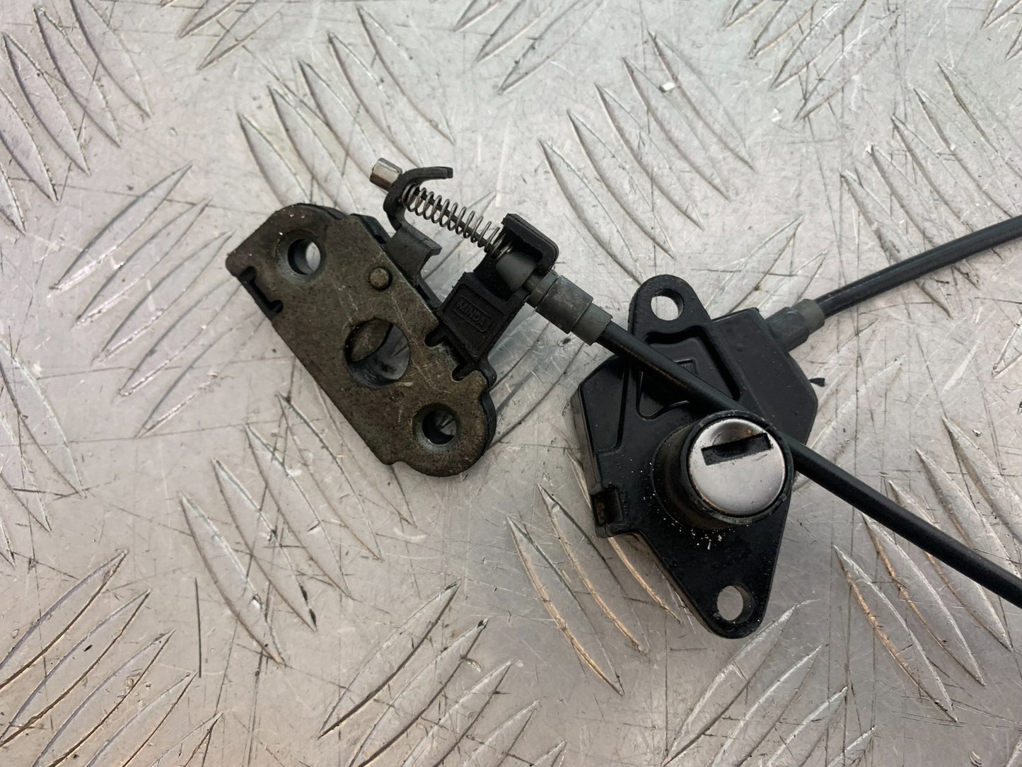 TRIUMPH 1050 SPRINT GT LOCKS AND KEY   YEAR 2010-2016 (CMB1250)