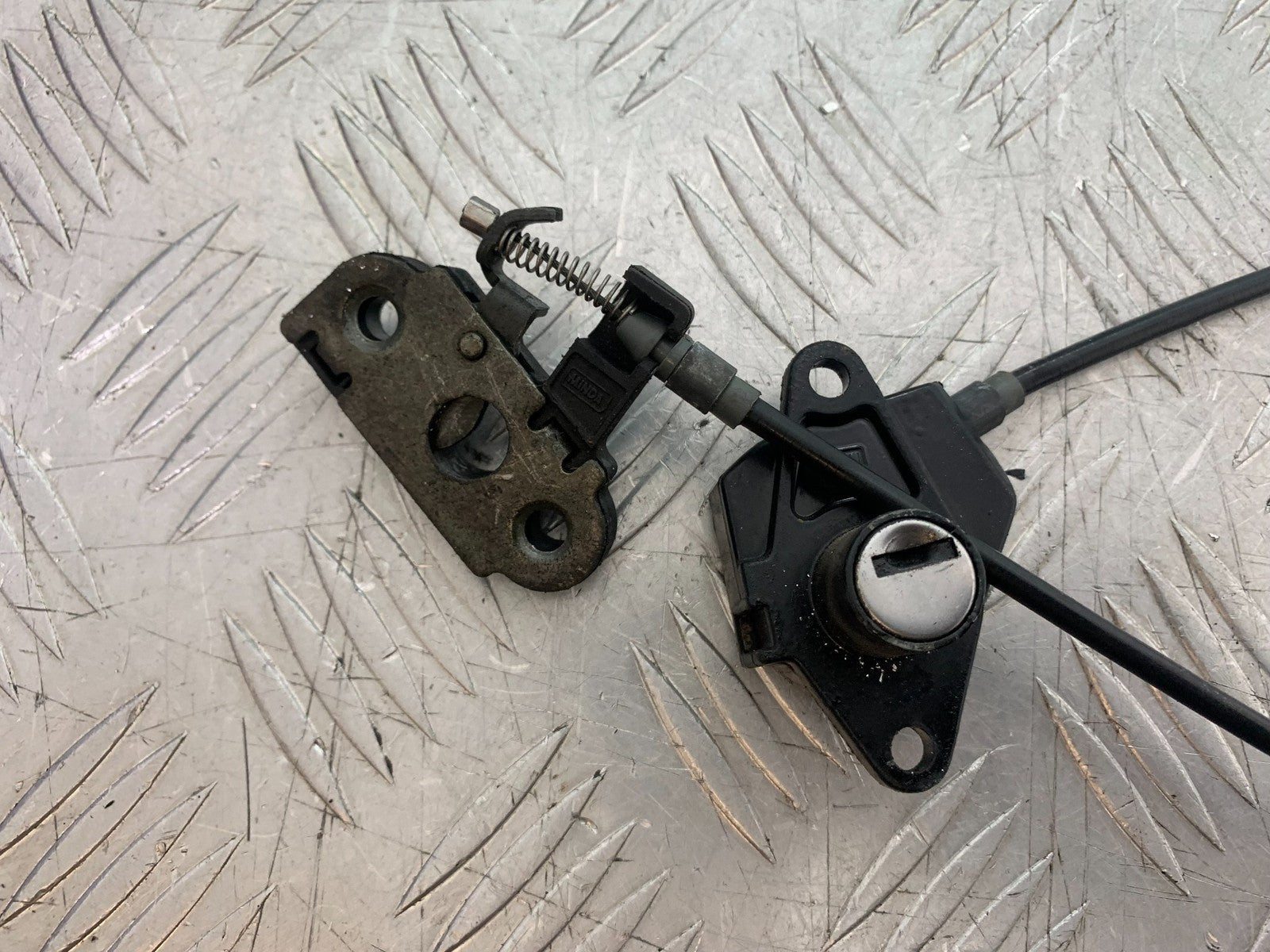 TRIUMPH 1050 SPRINT GT LOCKS AND KEY   YEAR 2010-2016 (CMB1250)