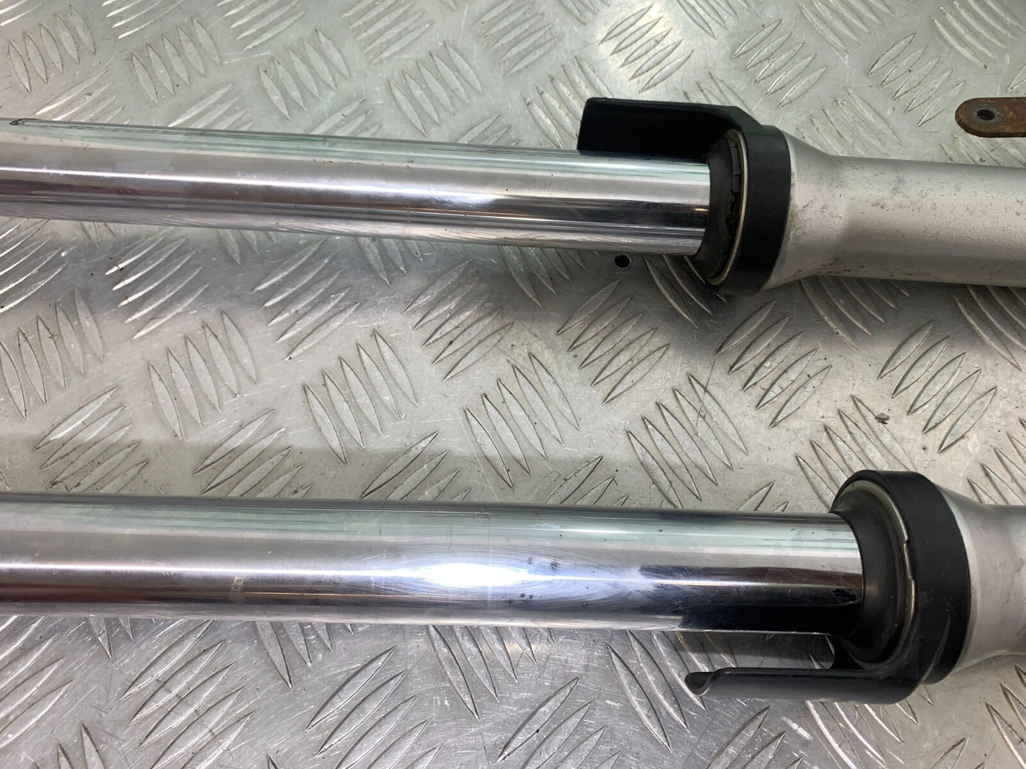 KAWASAKI ER6 N FORKS (BENT)  YEAR 2005-2008 (CMB1034)