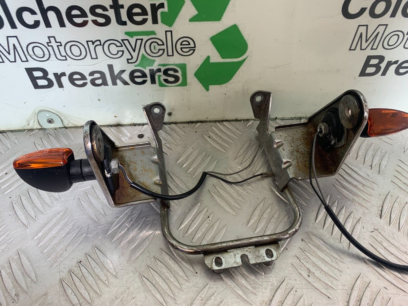 KAWASAKI Z750 ZR750 ZR-7S HEADLIGHT BRACKET   YEAR 1999-05 (CMB1135)
