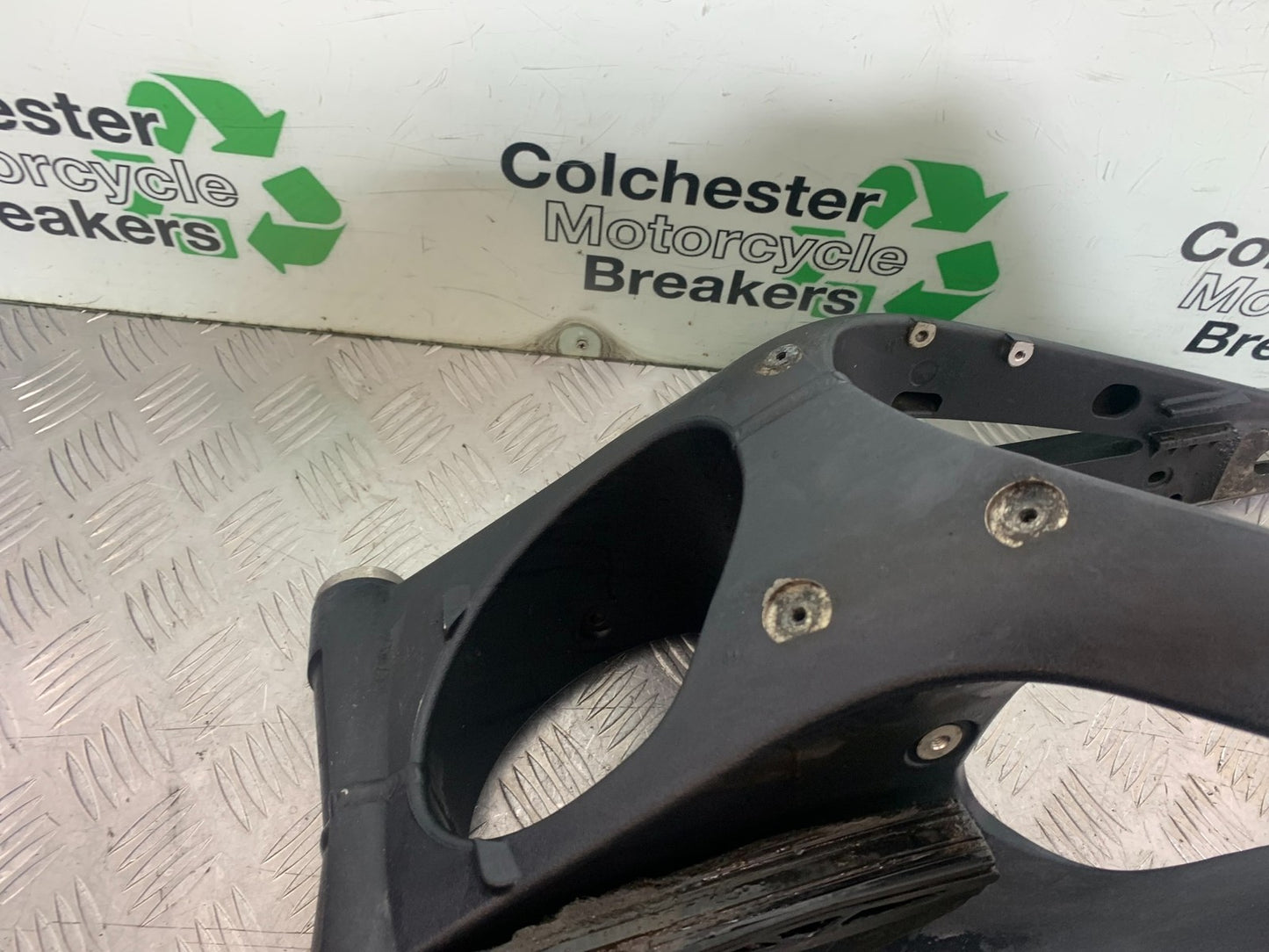 TRIUMPH 675 STREET TRIPLE R SWINGARM YEAR 2013 - 2016 (CMB1221)