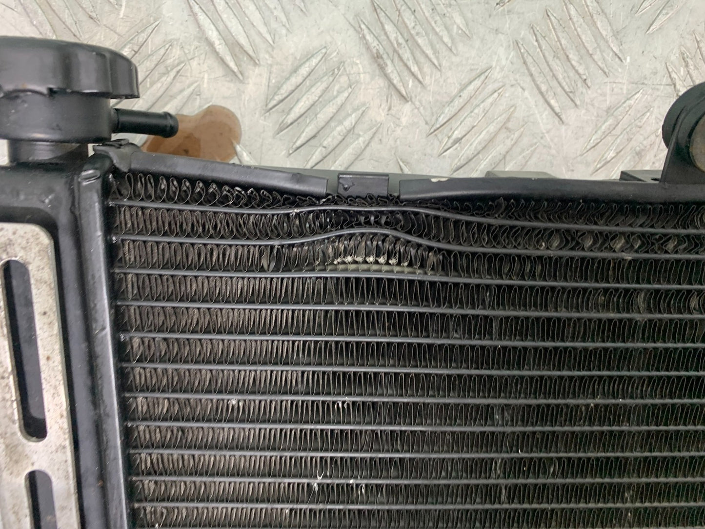 HONDA CB600 CB 600 HORNET RADIATOR   YEAR 1998-2002 (CMB1297)