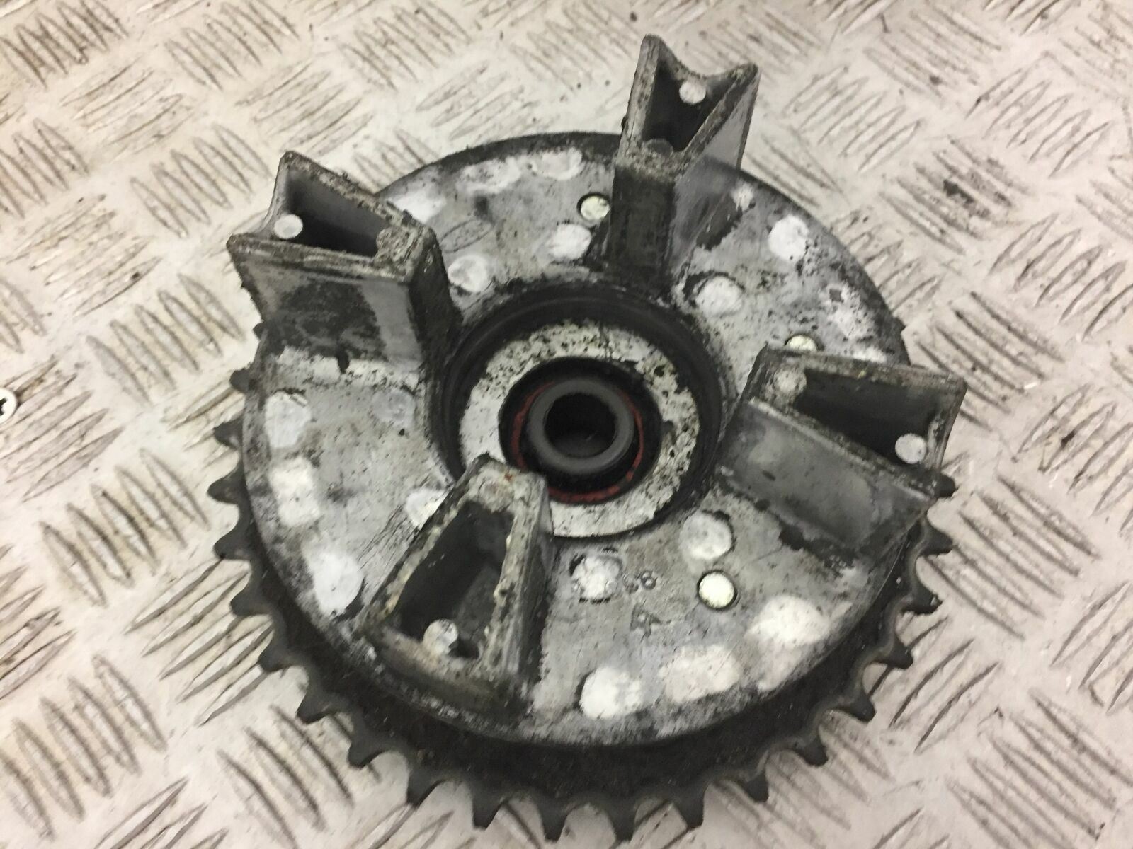 HONDA CB400 CB 400 SUPERFOUR REAR SPROCKET CARRIER    YEAR 1992