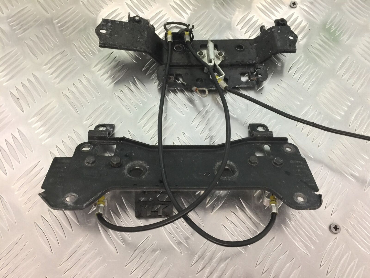 KAWASAKI Z1000 Z 1000 SEAT CATCHES AND CABLES YEAR 2007-2009  (STOCK 927)