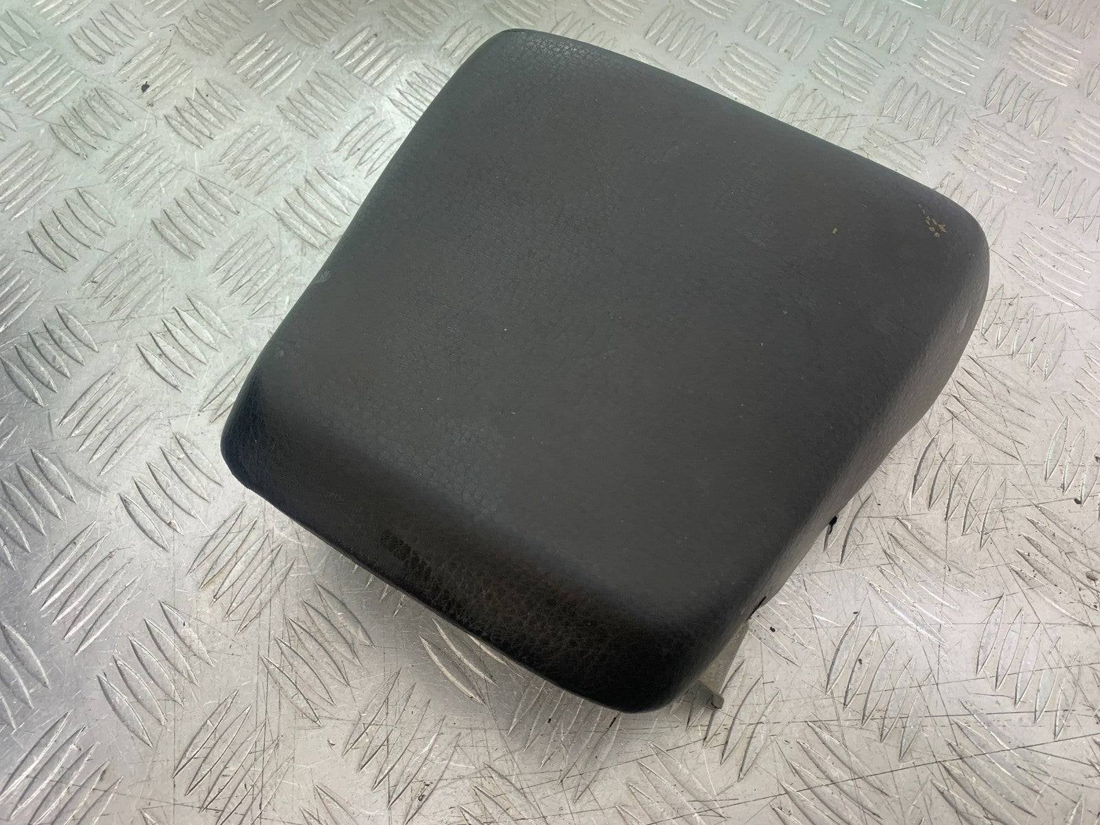KAWASAKI GPZ600 GPZ 600 REAR SEAT  YEAR 1988-90 (CMB1258)