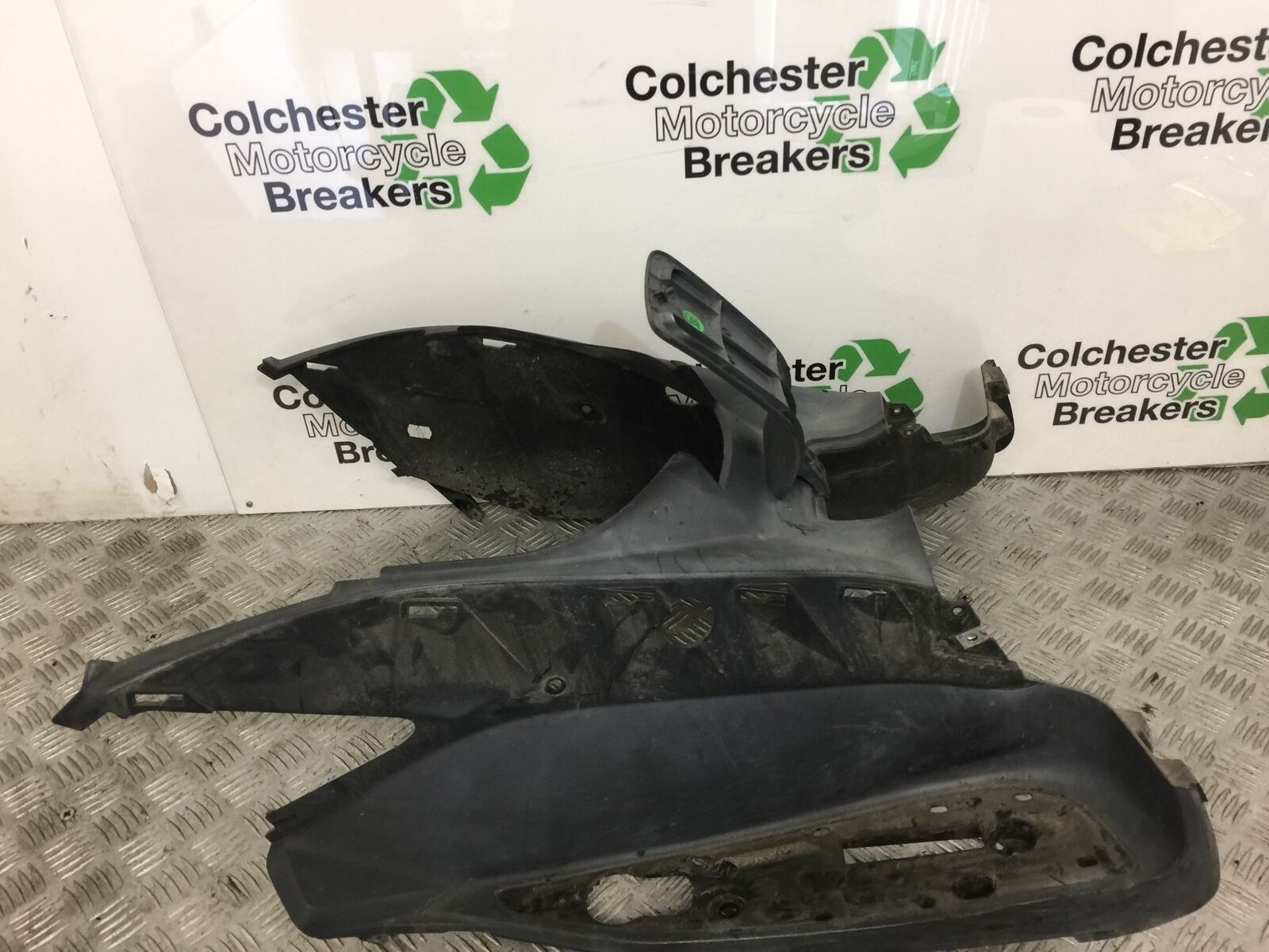 YAMAHA XMAX 125 XMAX-125 FOOTBOARD   YEAR 2011