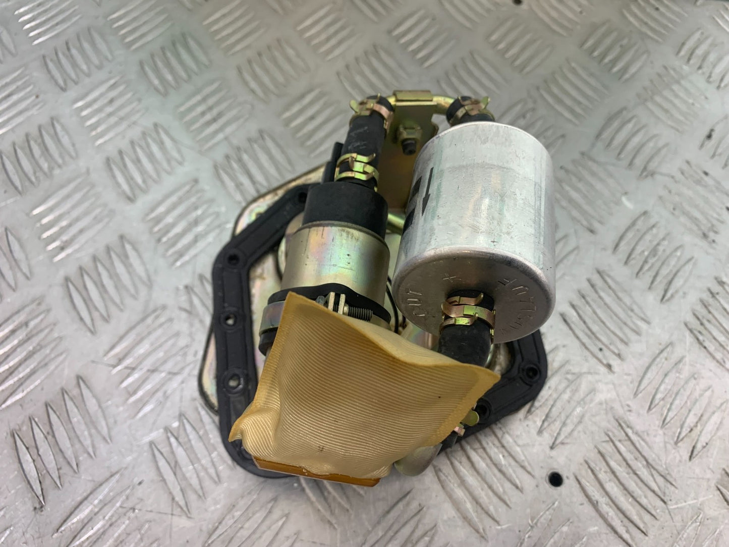 TRIUMPH 955i SPRINT ST PETROL PUMP  1999-2004 (CMB1176)