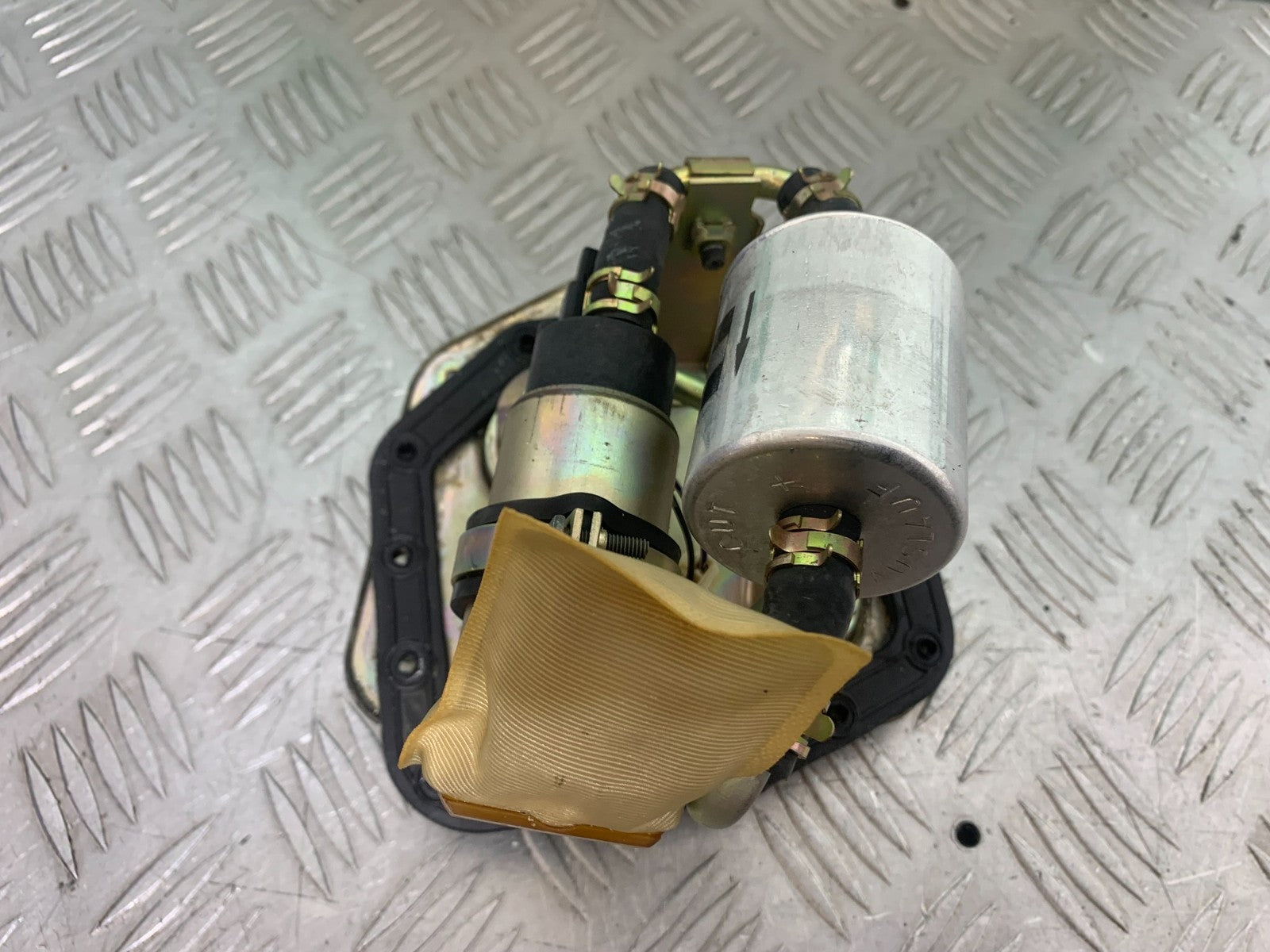 TRIUMPH 955i SPRINT ST PETROL PUMP  1999-2004 (CMB1176)