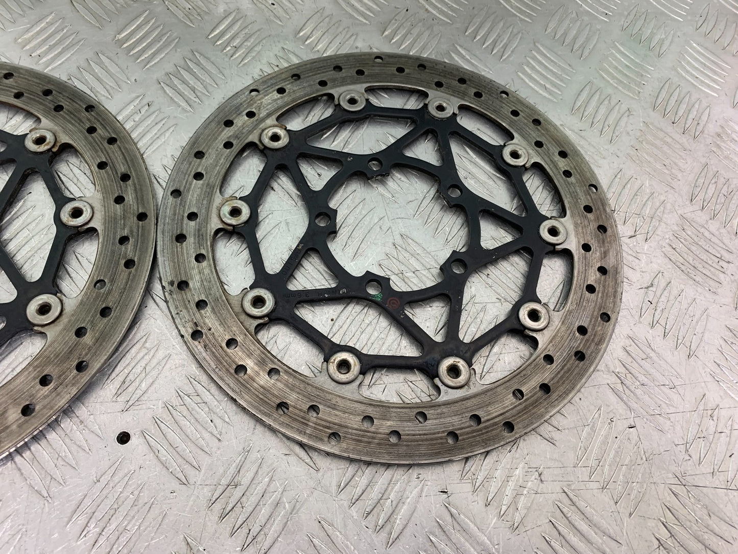 TRIUMPH 675 STREET TRIPLE RX FRONT BRAKE DISCS 2015- 2017 (CMB1299)