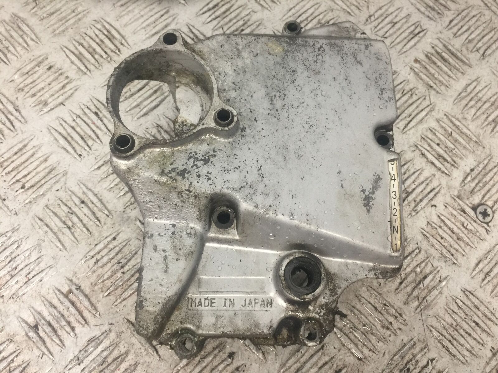 YAMAHA YZF1000 YZF 1000 THUNDERACE SPROCKET COVER  YEAR 1996 (STOCK  777)