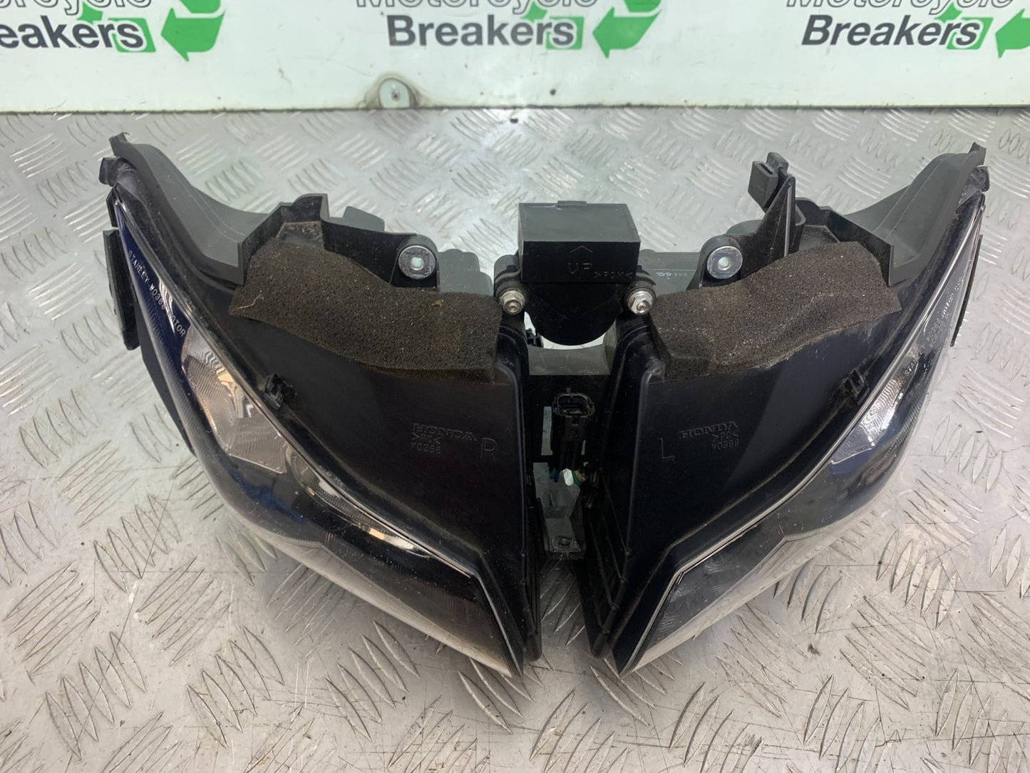 HONDA CBR1000 rr FIREBLADE HEADLIGHT YEAR 2012-2016 (CMB1198)