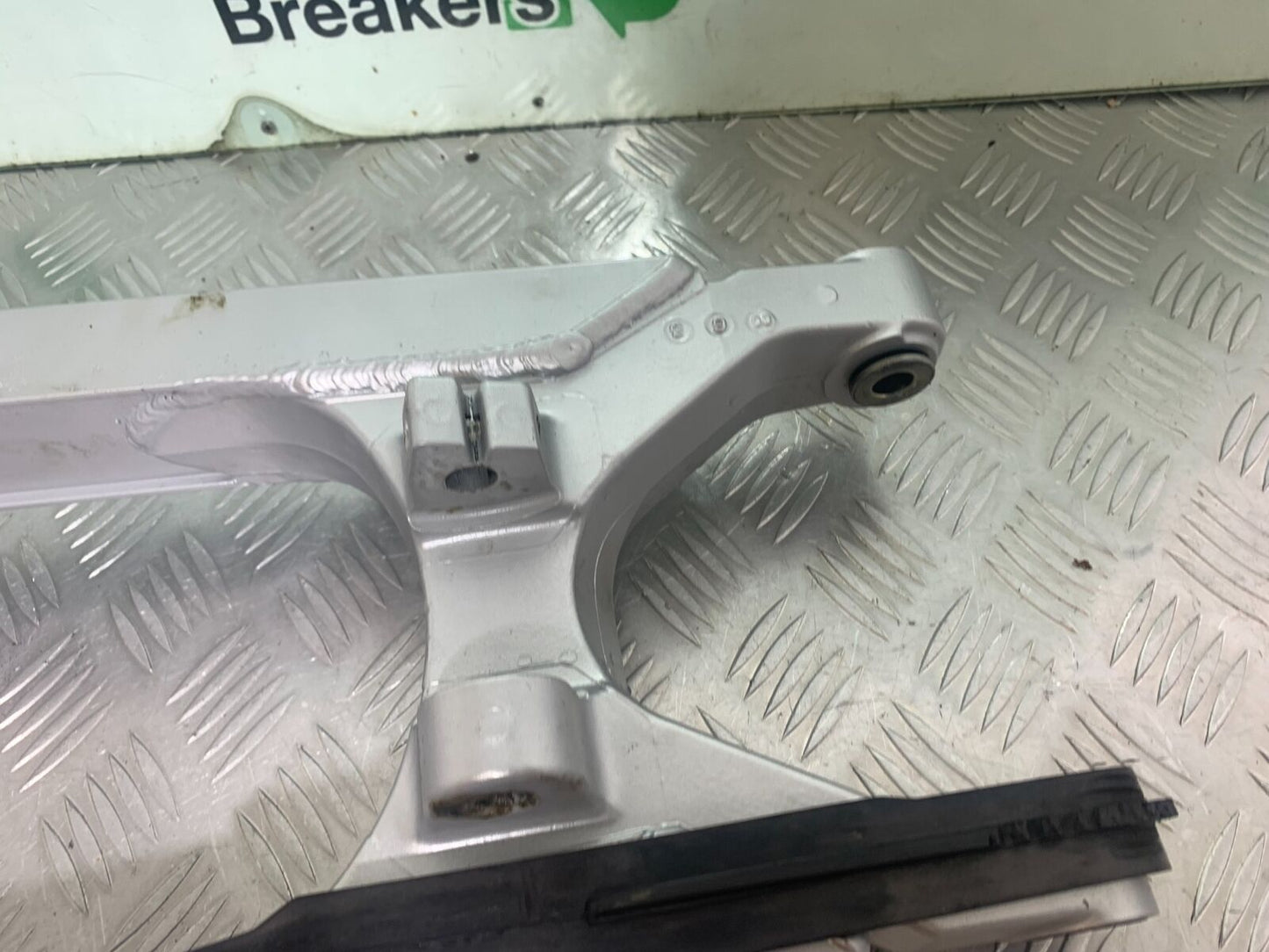 HONDA VFR400 VFR 400 NC21 SWINGARM   YEAR 1986-87 (CMB1043)