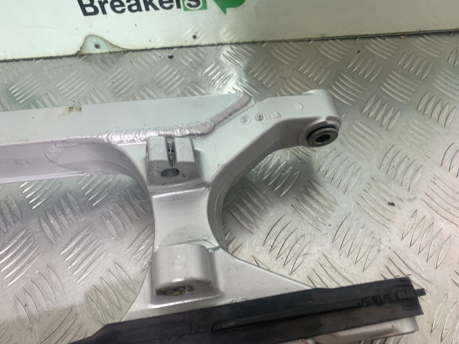 HONDA VFR400 VFR 400 NC21 SWINGARM   YEAR 1986-87 (CMB1043)