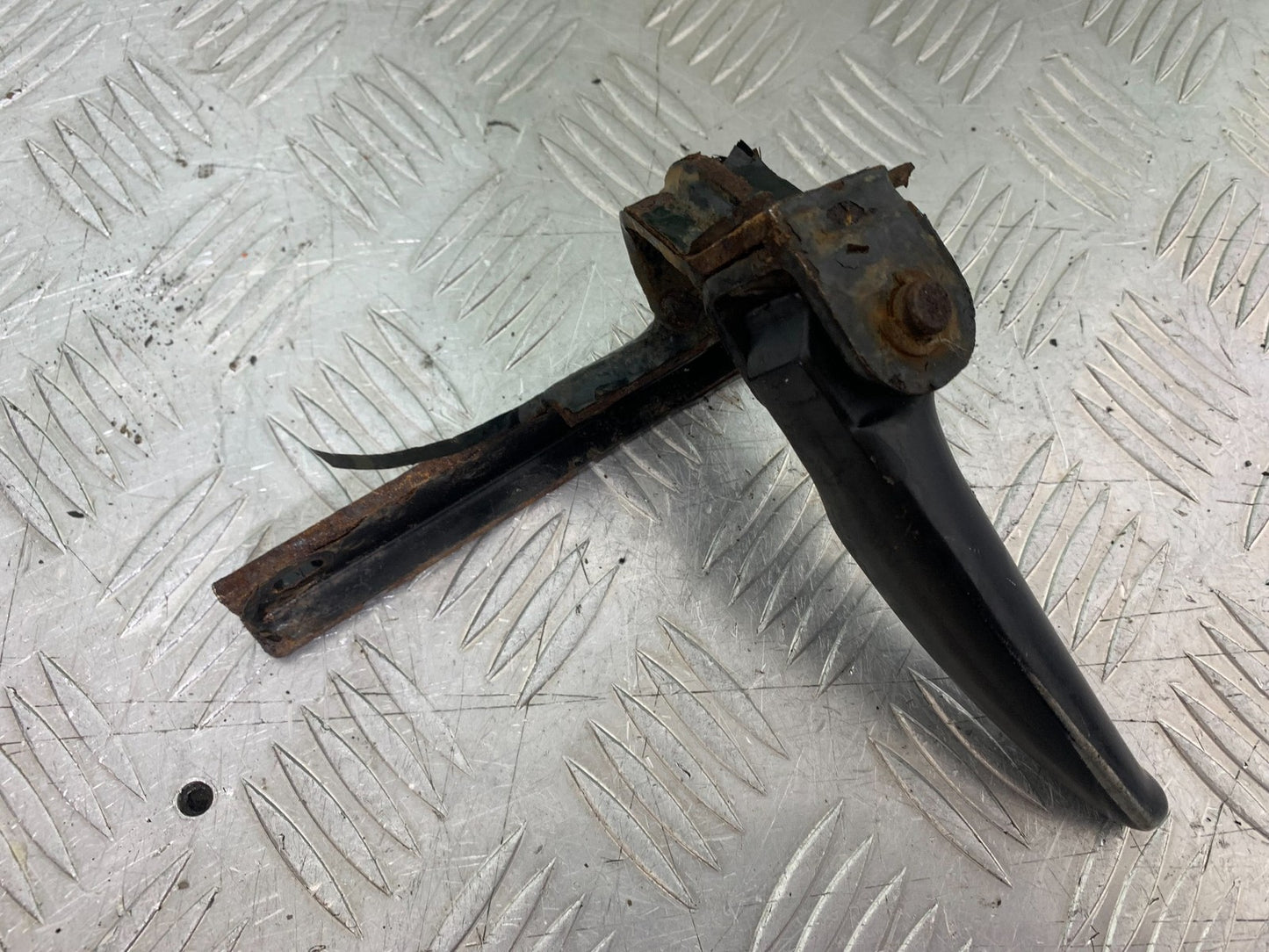 TRIUMPH 955i SPRINT ST GRAB HANDLE  YEAR 1999-04 (CMB1230)