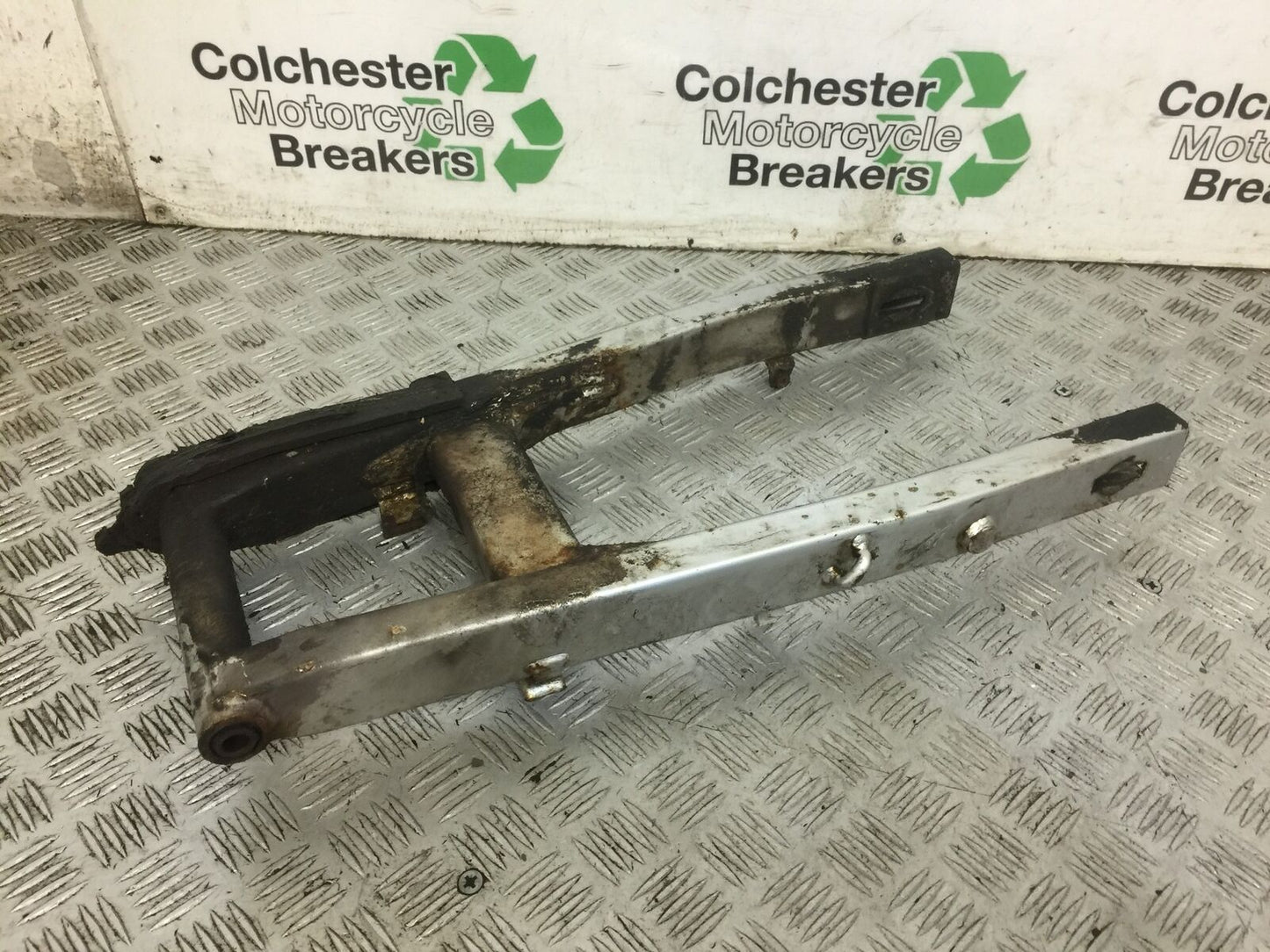 HONDA CBR125 CBR 125 SWINGARM  YEAR 2004-06  (STOCK 688)