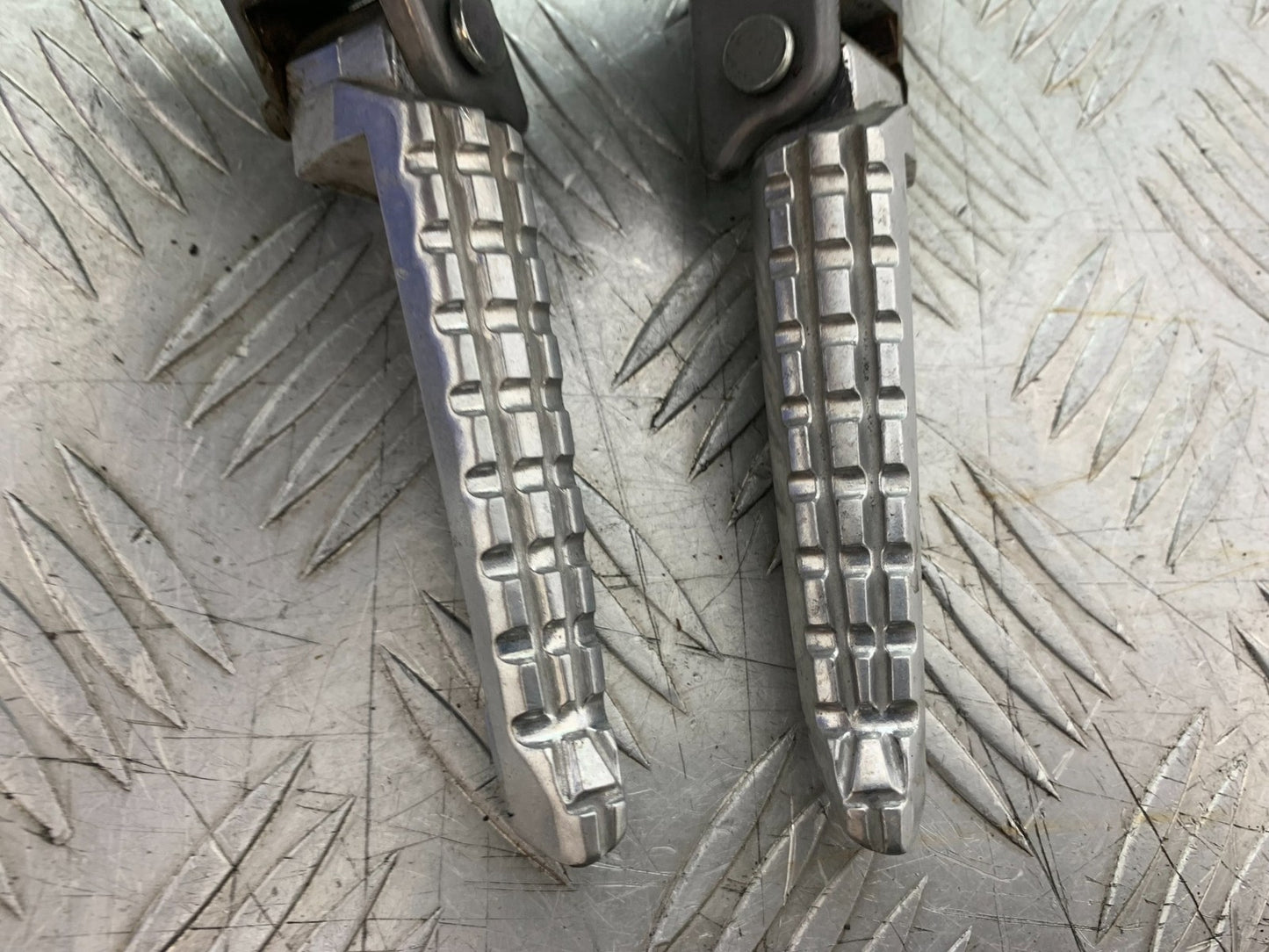 YAMAHA XMAX 300 LEFT AND RIGHT FOOTPEGS   YEAR 2017-2020 (CMB1218)
