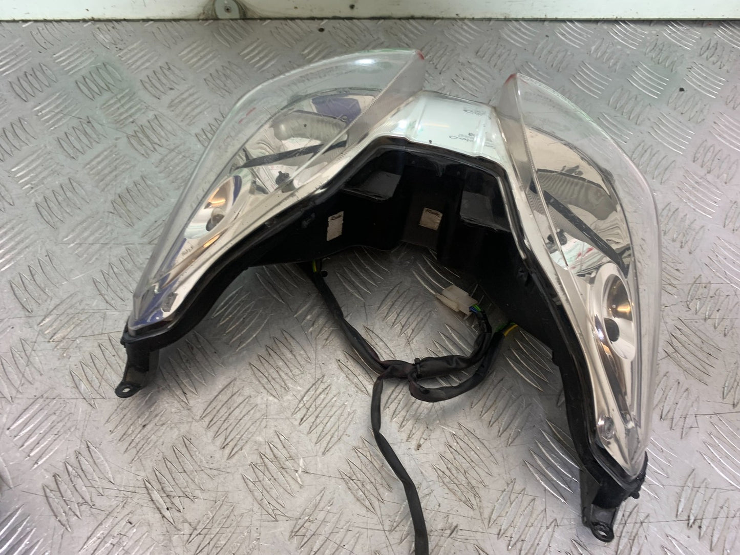 YAMAHA XMAX 250 XMAX 250 HEADLIGHT  YEAR 2006-09 (CMB1201)