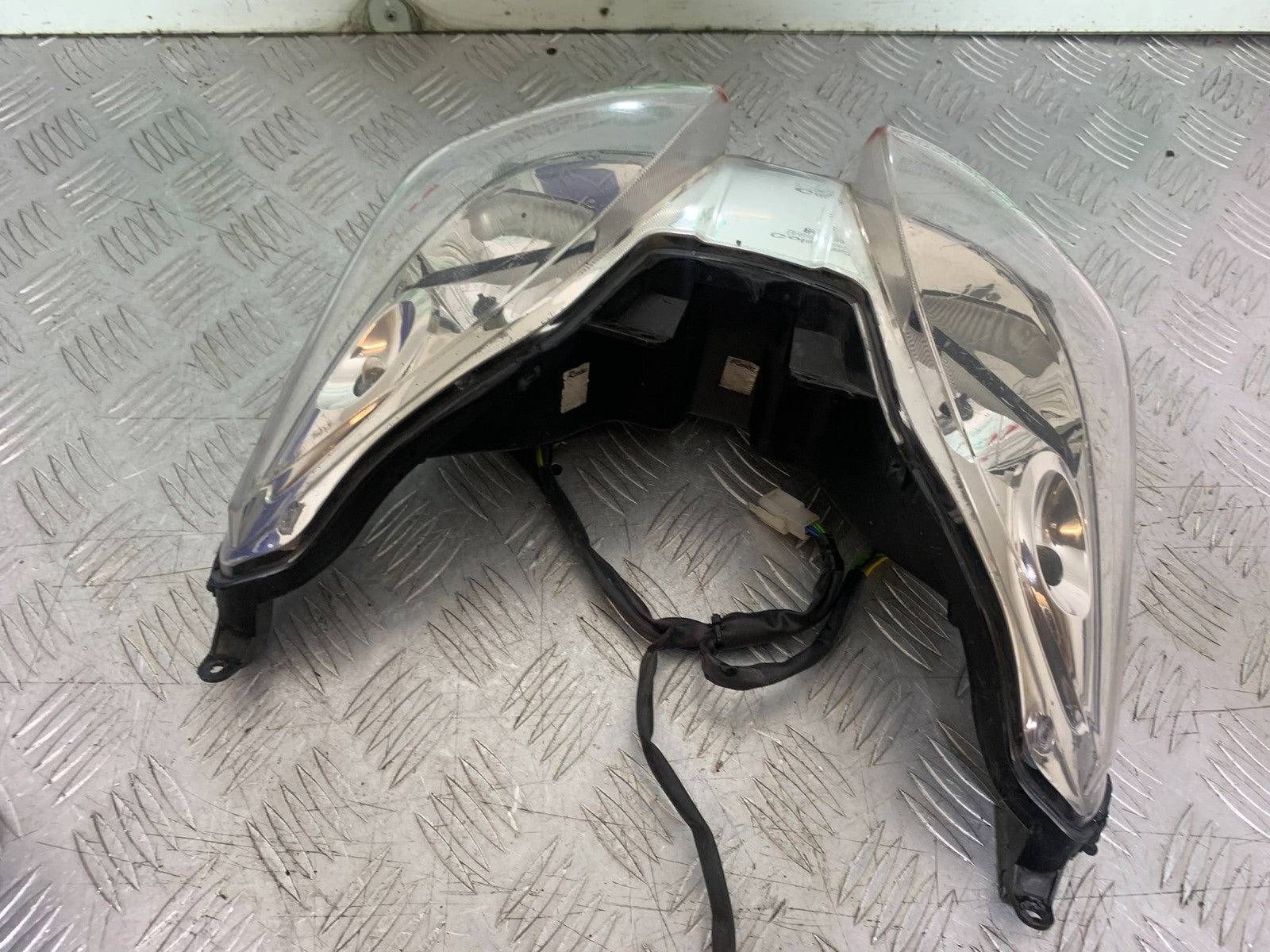 YAMAHA XMAX 250 XMAX 250 HEADLIGHT  YEAR 2006-09 (CMB1201)