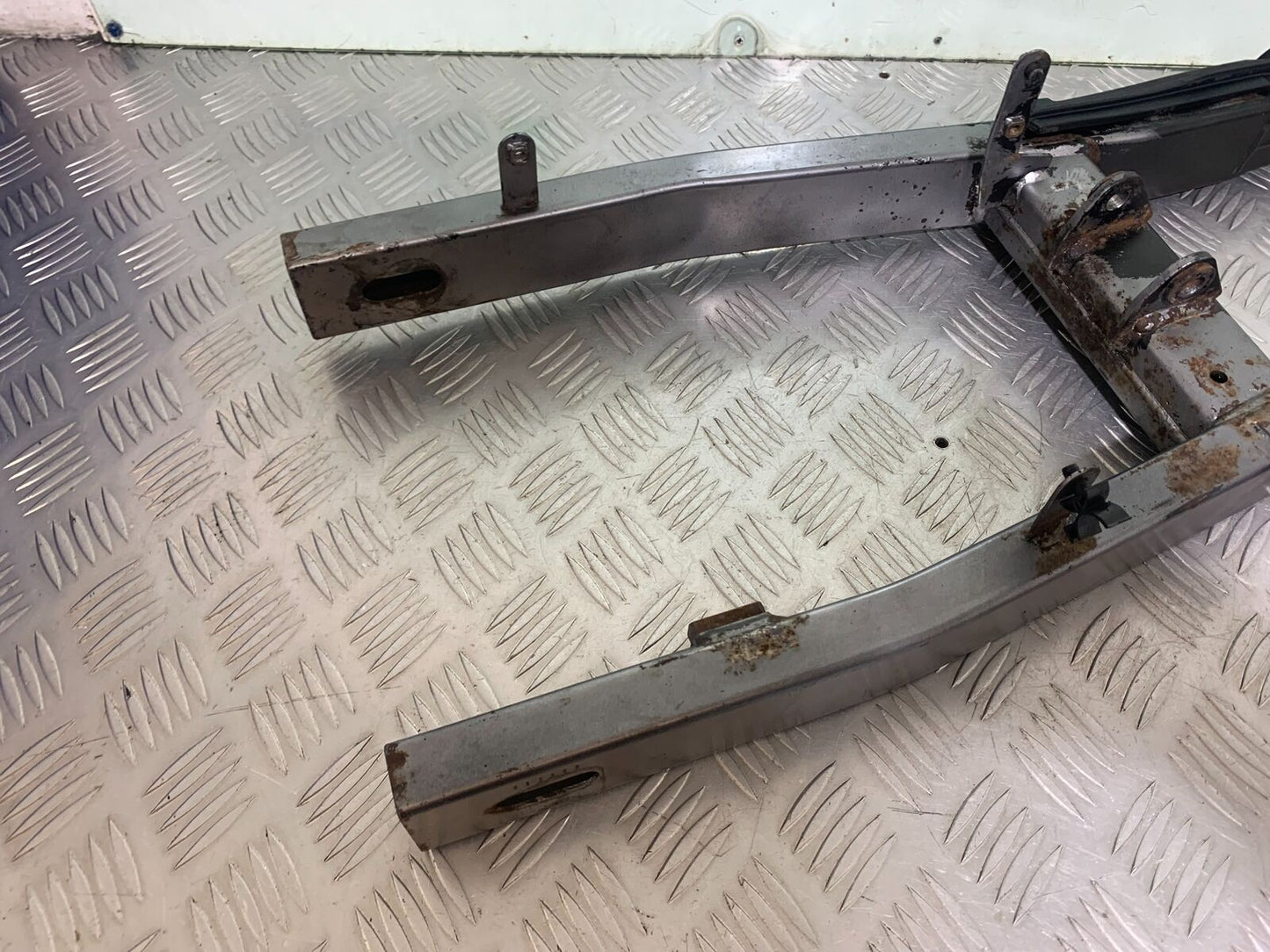 YAMAHA XJ6 XJ6-S SWINGARM  YEAR 2009-2015  (CMB1070)