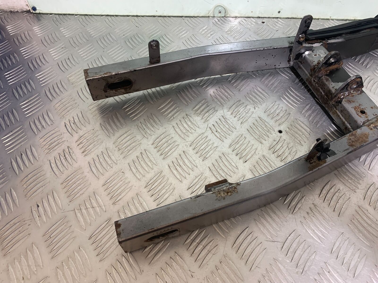 YAMAHA XJ6 XJ6-S SWINGARM  YEAR 2009-2015  (CMB1070)