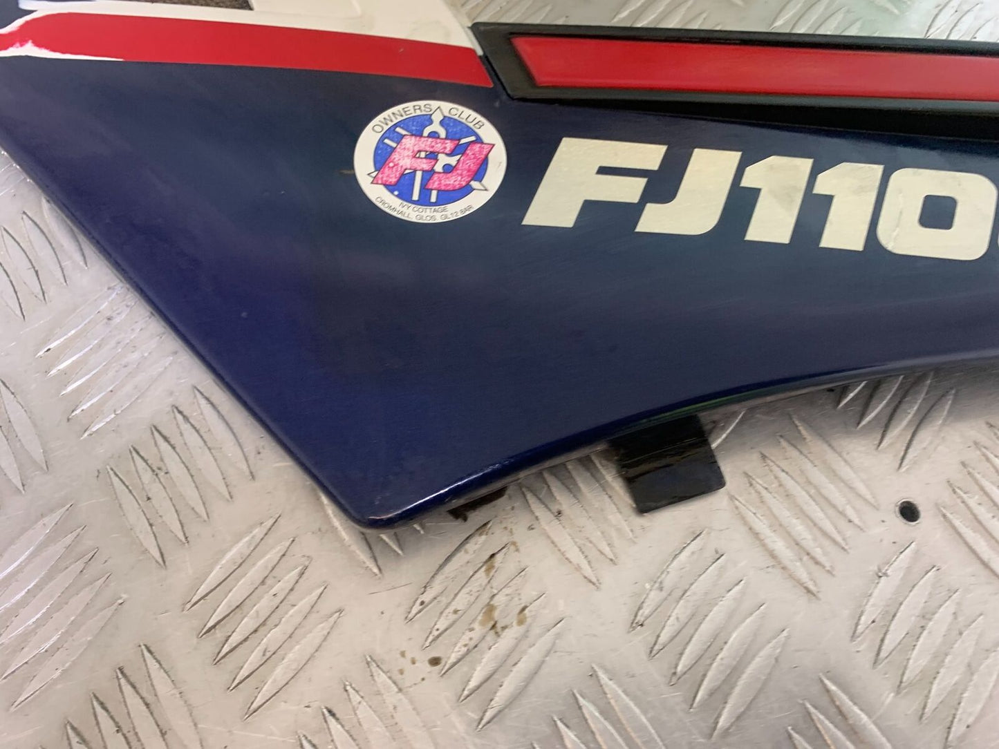 YAMAHA FJ1100 FJ 1100 LEFT SEAT PANEL  YEAR 1984-1985 (CMB1101)