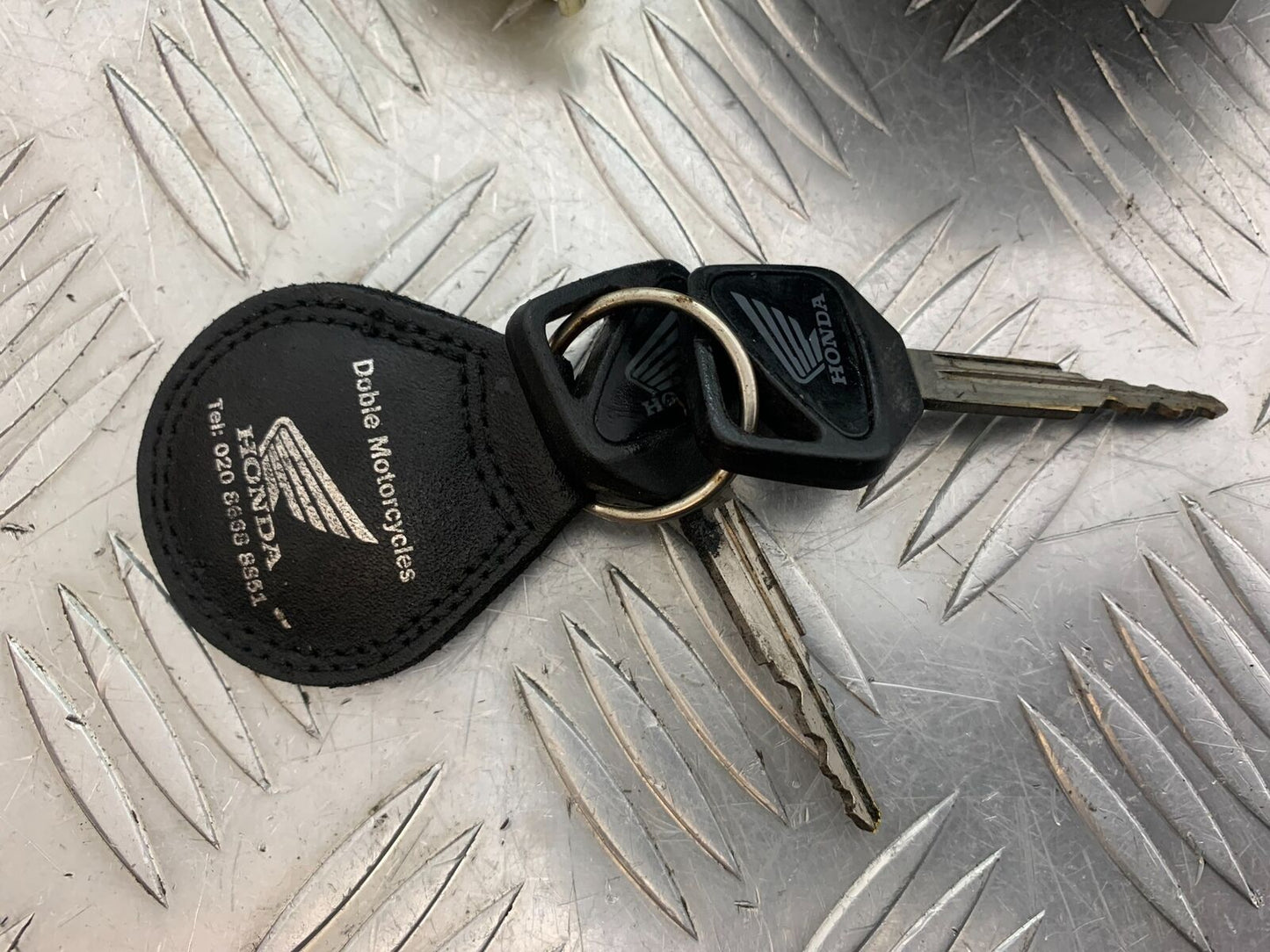 HONDA CBR1100 BLACKBIRD ECU LOCKS KEYS  YEAR 2000 (CMB1103)