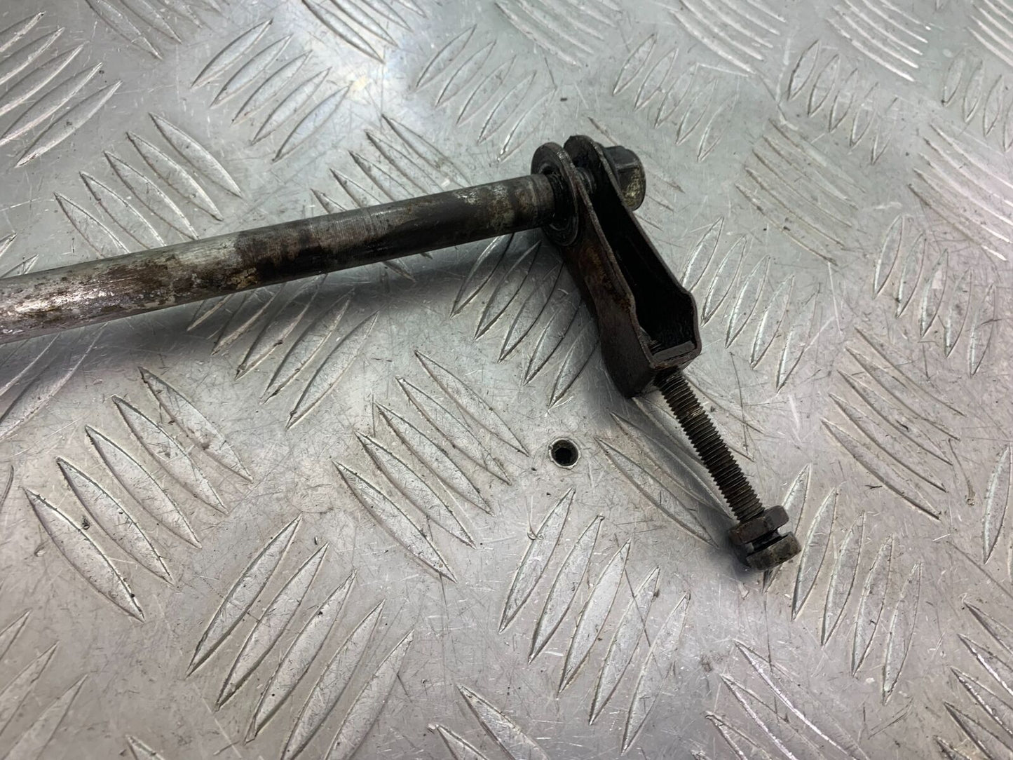 MUTT GT-SS 125 REAR WHEEL SPINDLE YEAR 2020- 2024  (CMB1085)