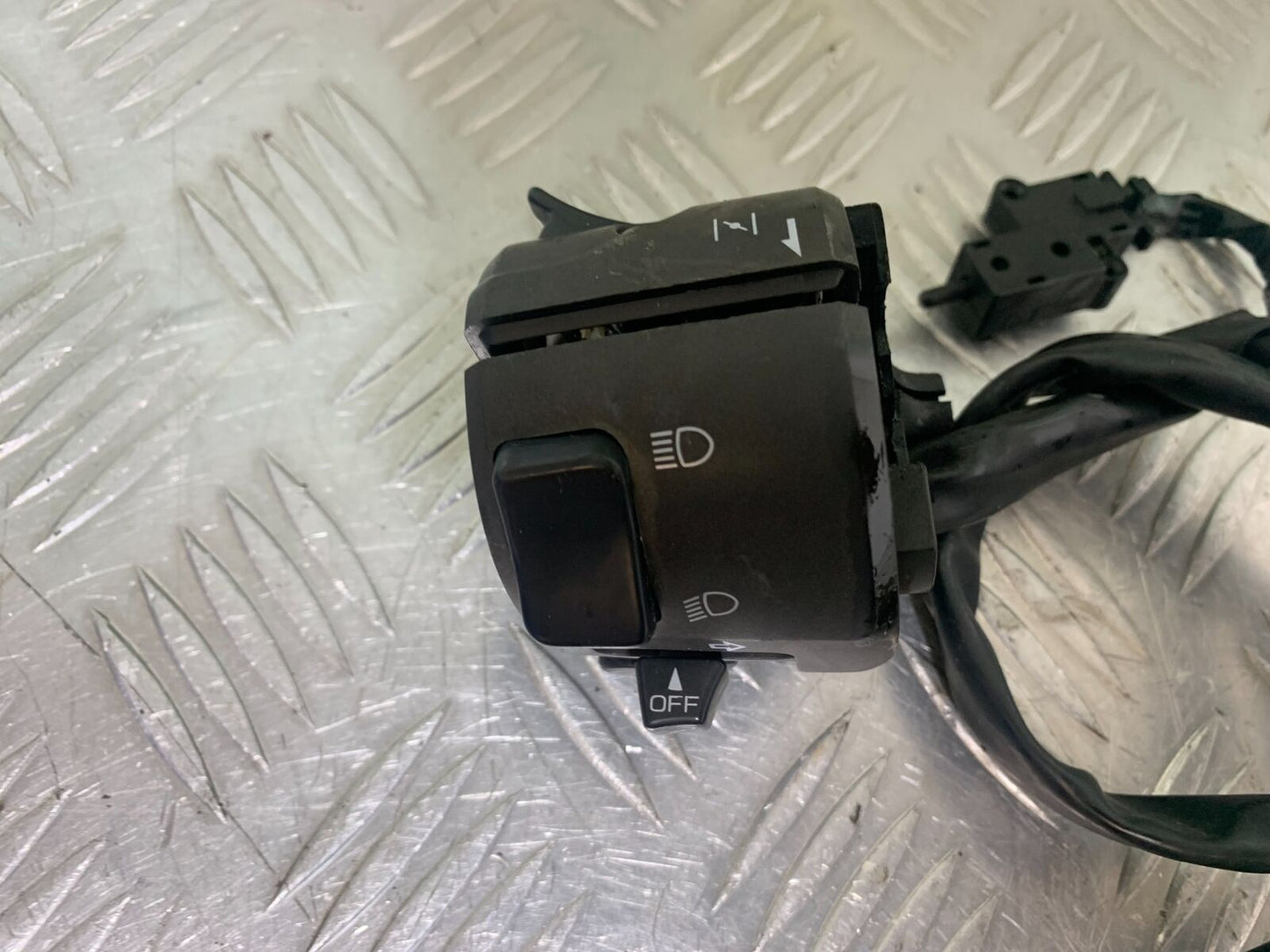 KAWASAKI Z750 ZR750 ZR-7S LEFT SWITCH GEAR  YEAR 1999-05 (CMB1135)